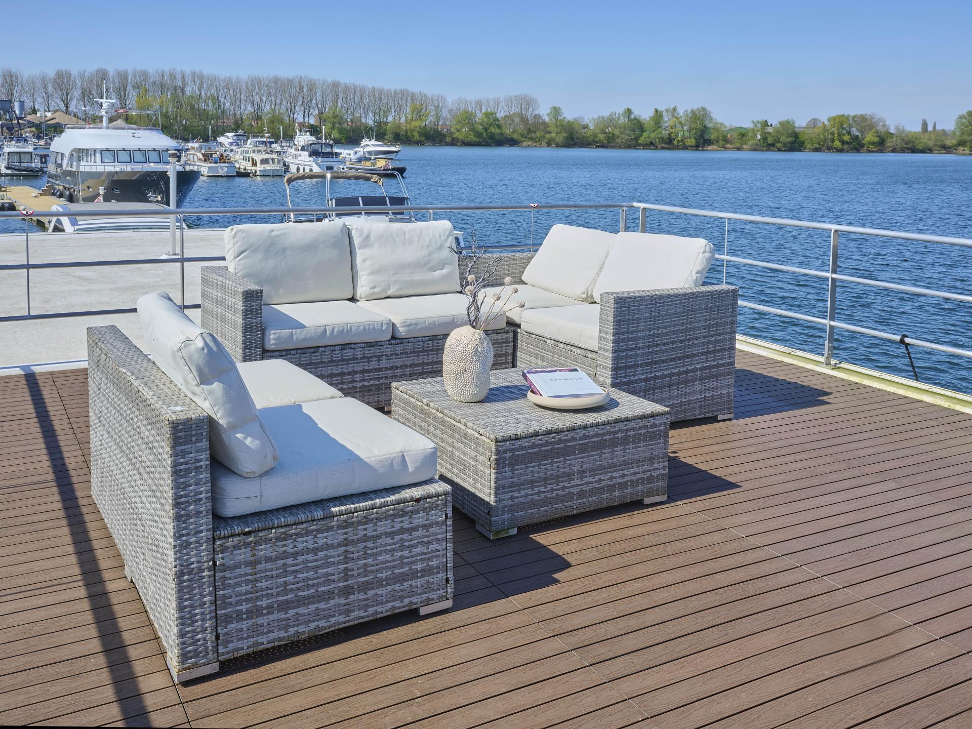 Luxe huisboot met panoramisch dakterras in haven van Kerkdriel - foto 9