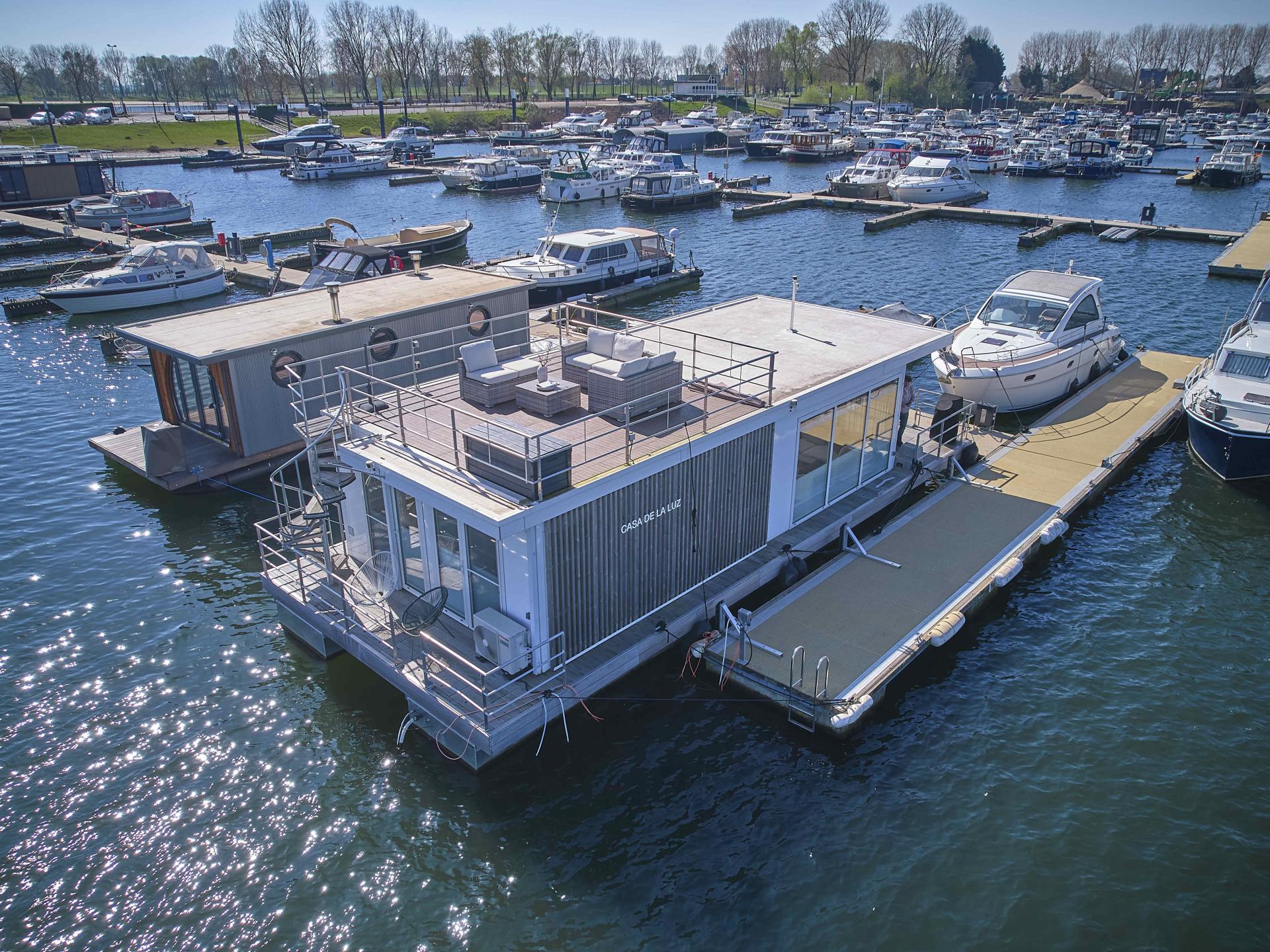 Luxe huisboot met panoramisch dakterras in haven van Kerkdriel - foto 52