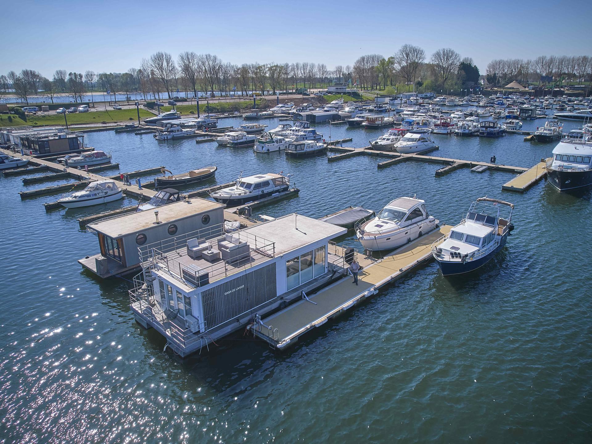 Luxe huisboot met panoramisch dakterras in haven van Kerkdriel - foto 48