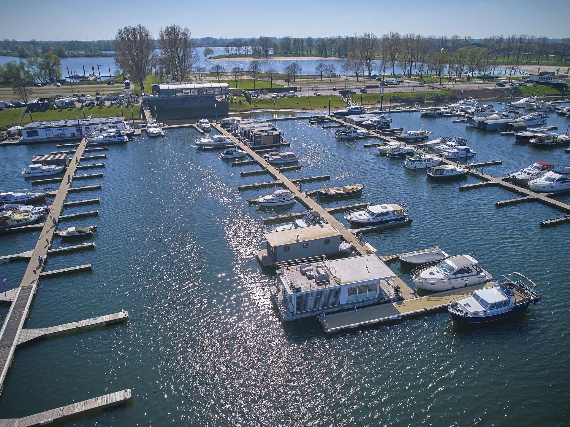 Luxe huisboot met panoramisch dakterras in haven van Kerkdriel - foto 50