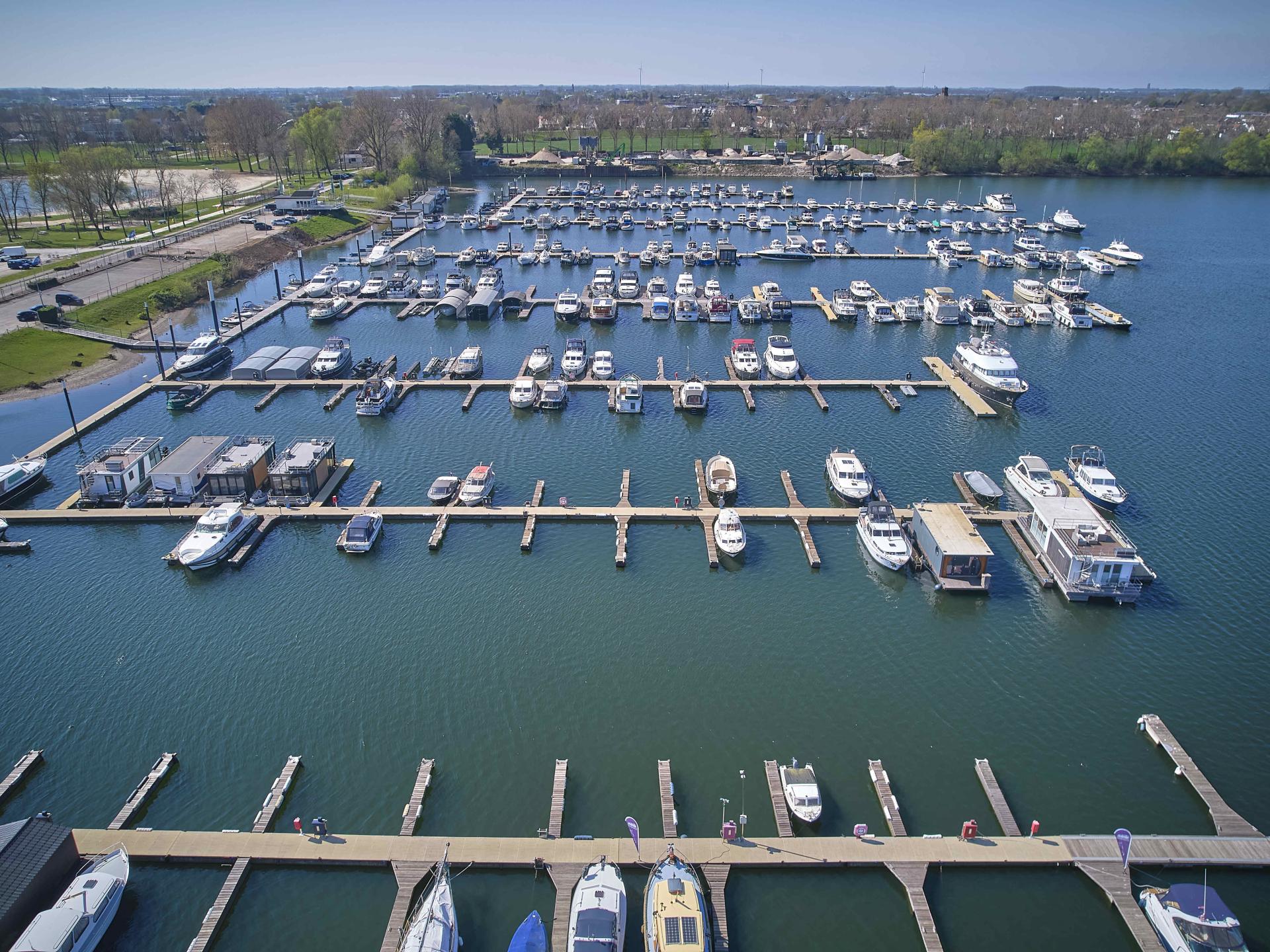 Luxe huisboot met panoramisch dakterras in haven van Kerkdriel - foto 53