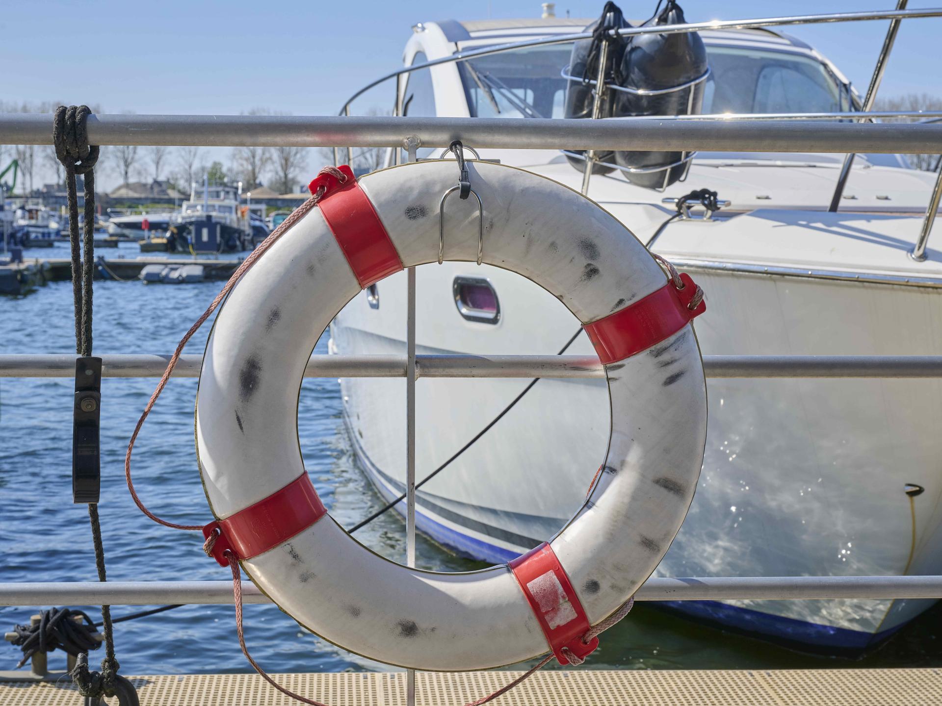 Luxe huisboot met panoramisch dakterras in haven van Kerkdriel - foto 11