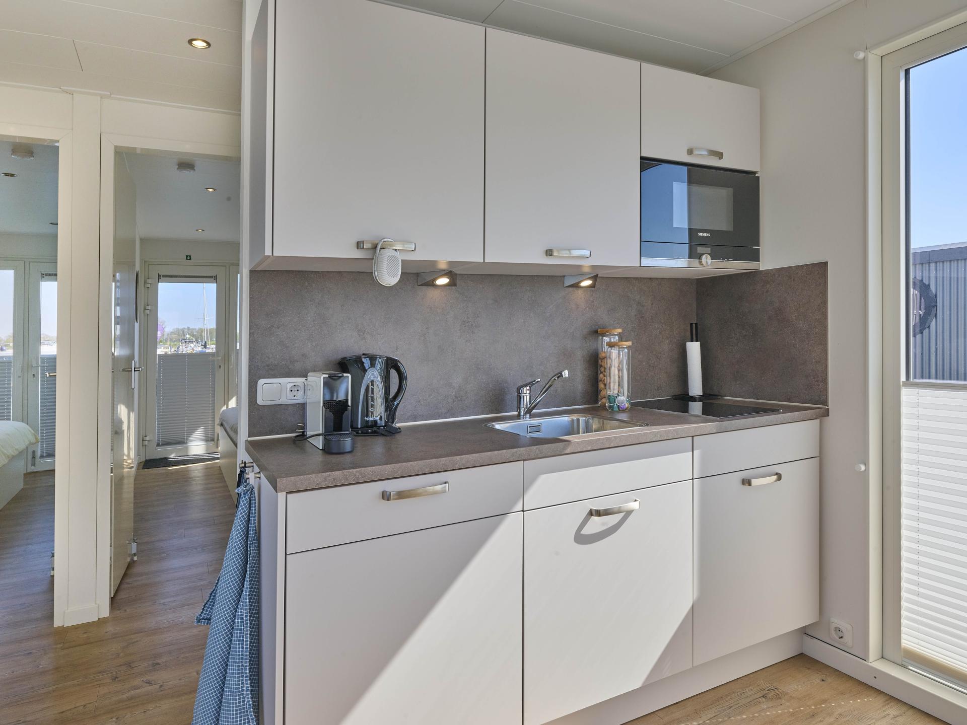 Luxe huisboot met panoramisch dakterras in haven van Kerkdriel - foto 5