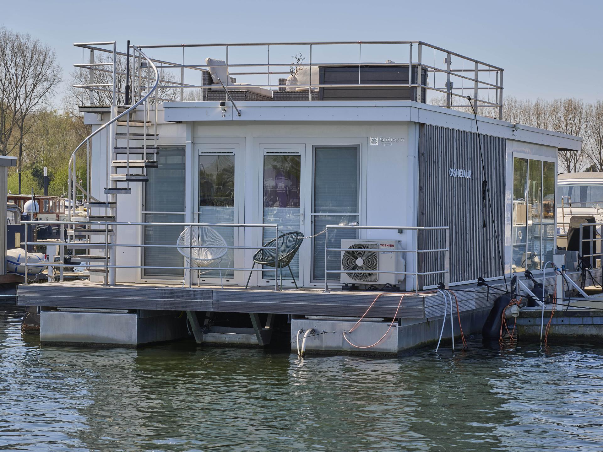 Luxe huisboot met panoramisch dakterras in haven van Kerkdriel - foto 27