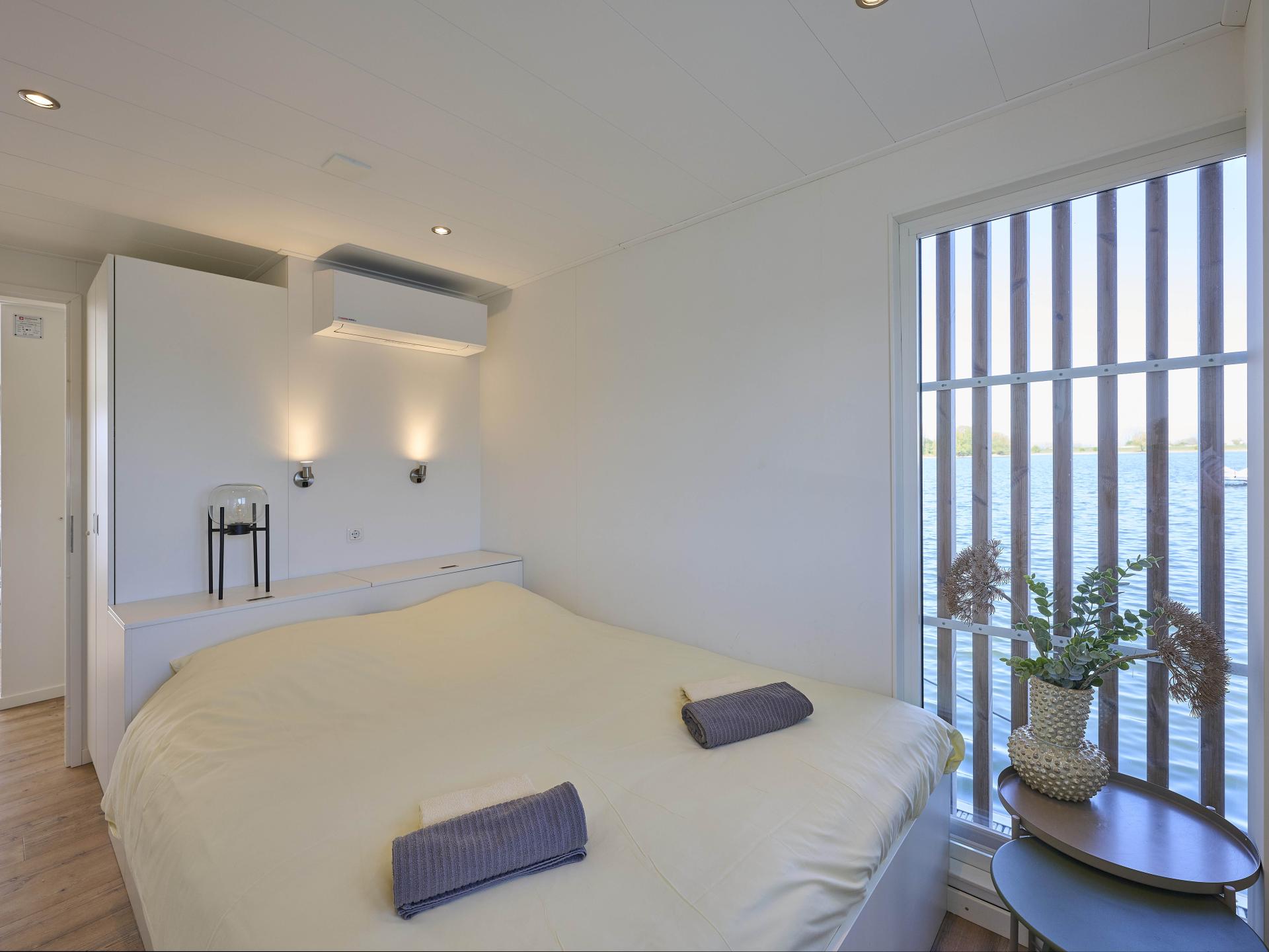 Luxe huisboot met panoramisch dakterras in haven van Kerkdriel - foto 17