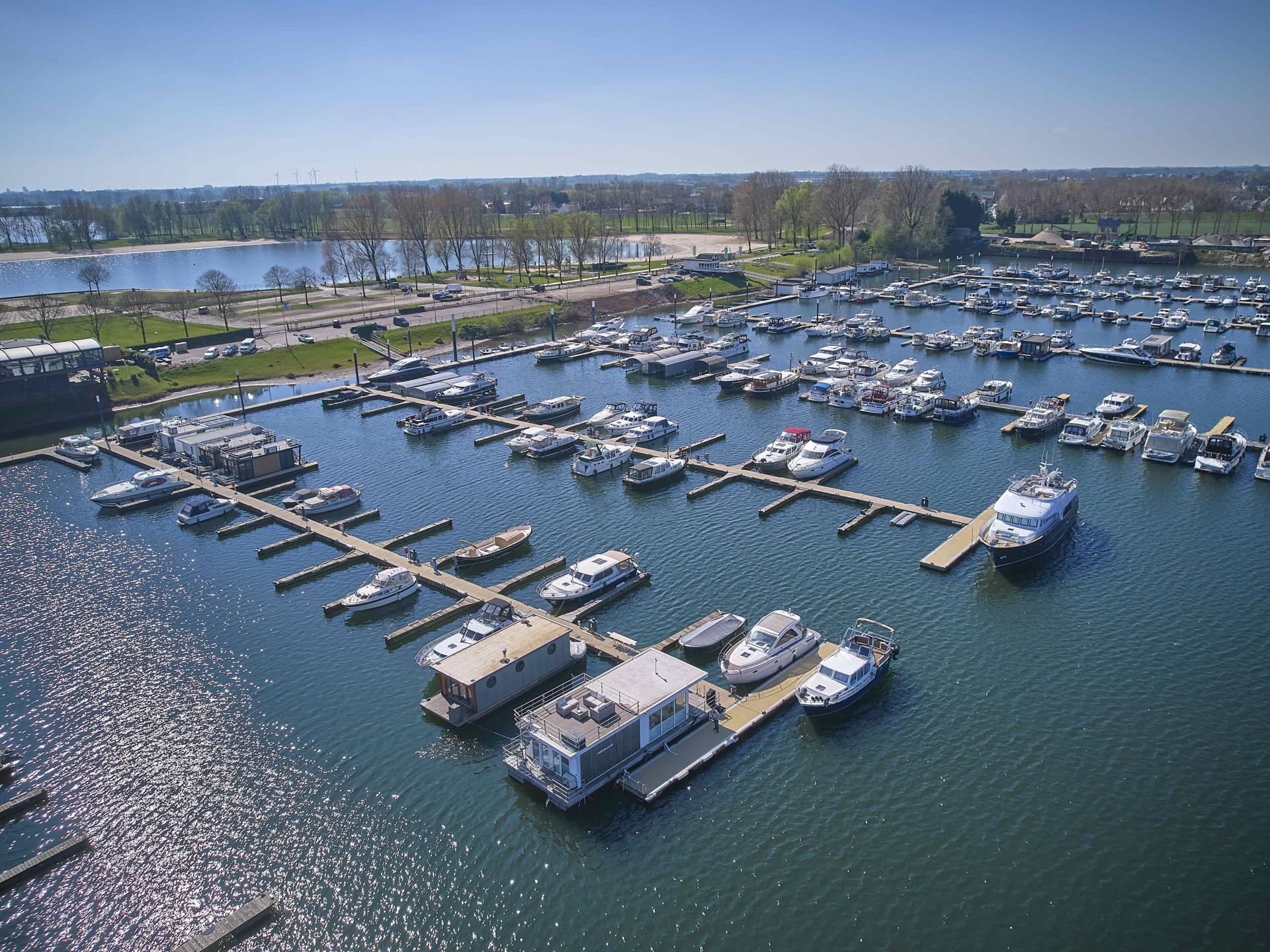 Luxe huisboot met panoramisch dakterras in haven van Kerkdriel - foto 49