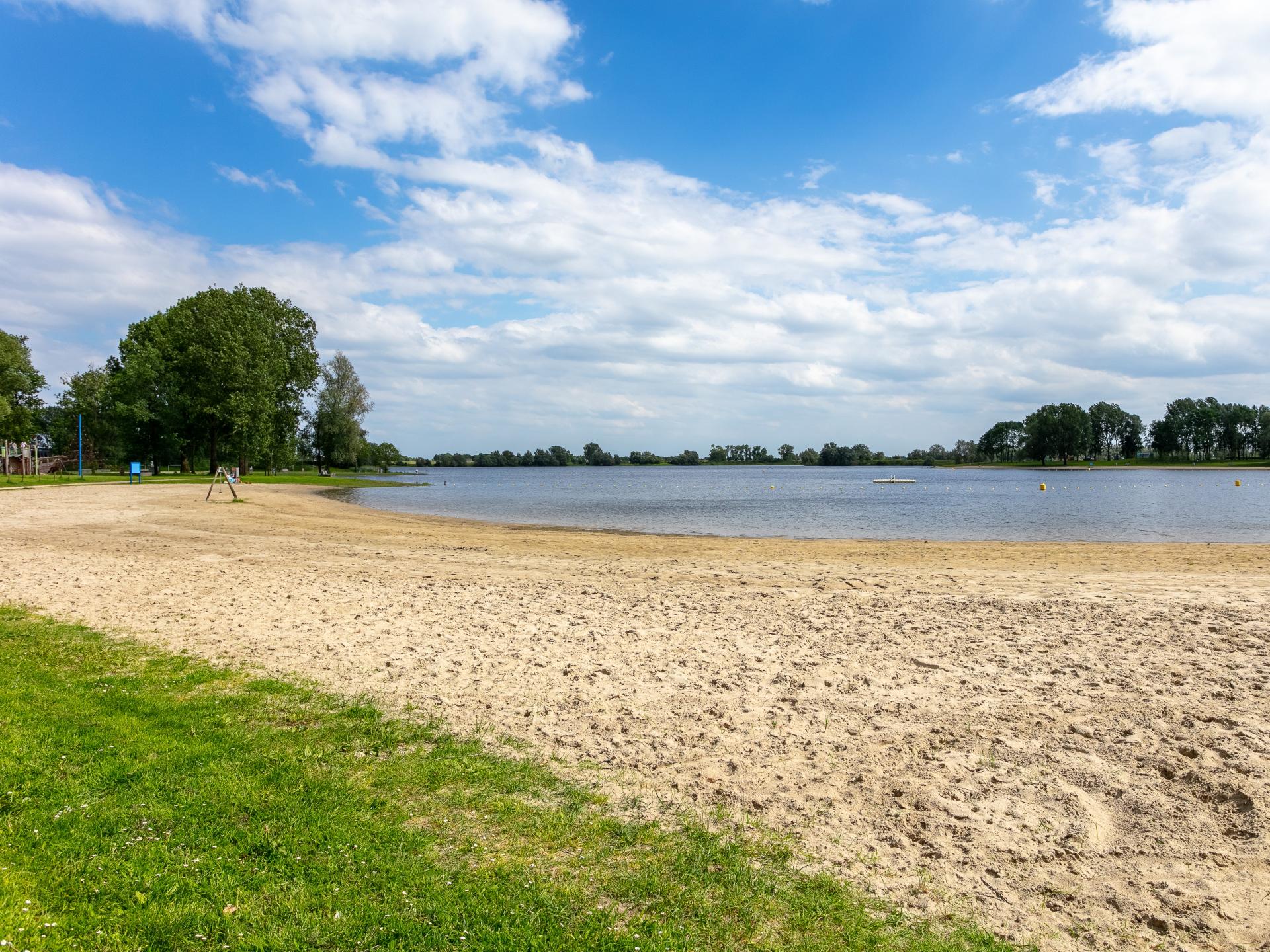 Luxe huisboot met panoramisch dakterras in haven van Kerkdriel - foto 32