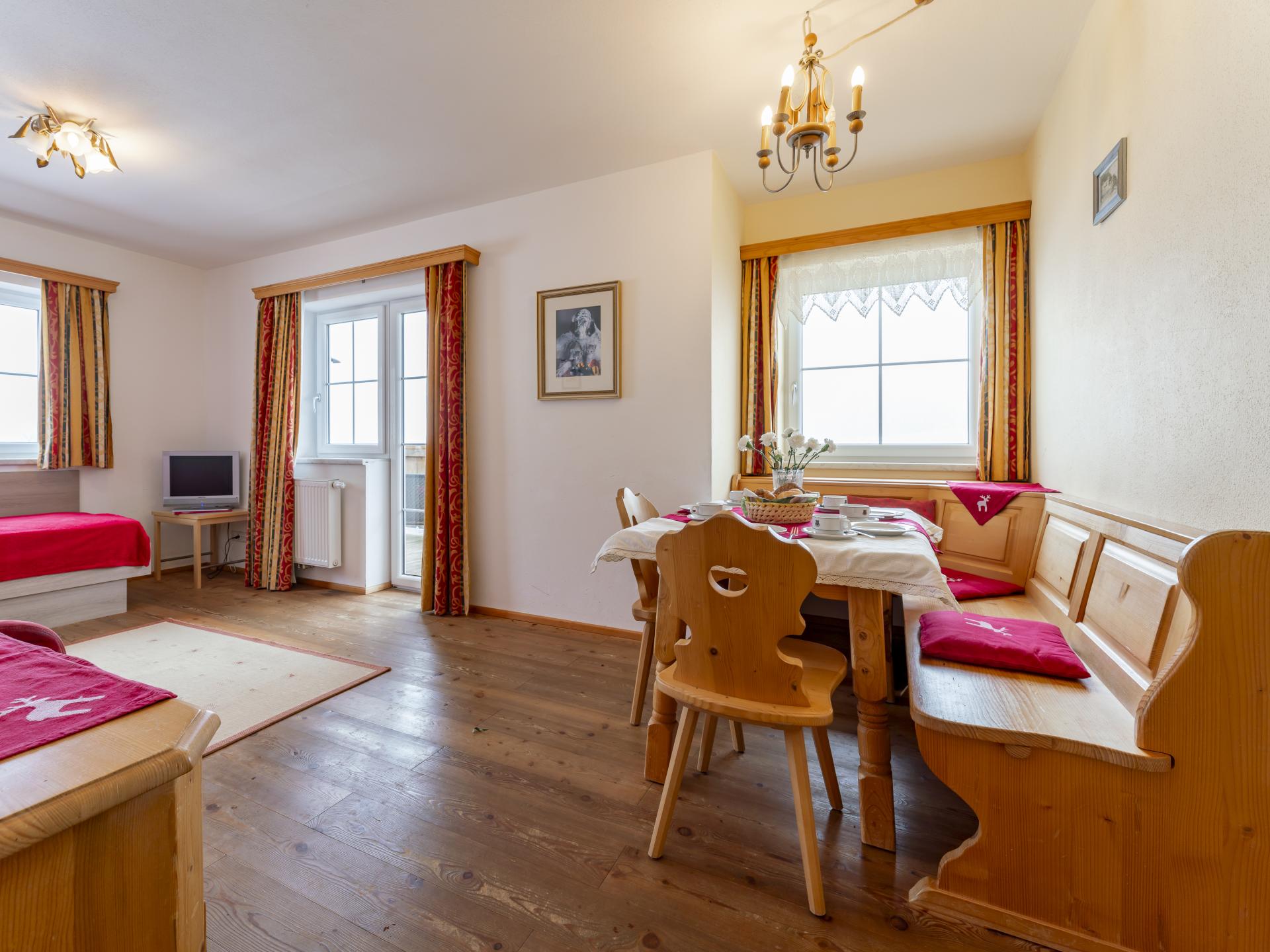 Op 1,5 km van de piste: Rustgevend appartement in Goldegg - foto 7