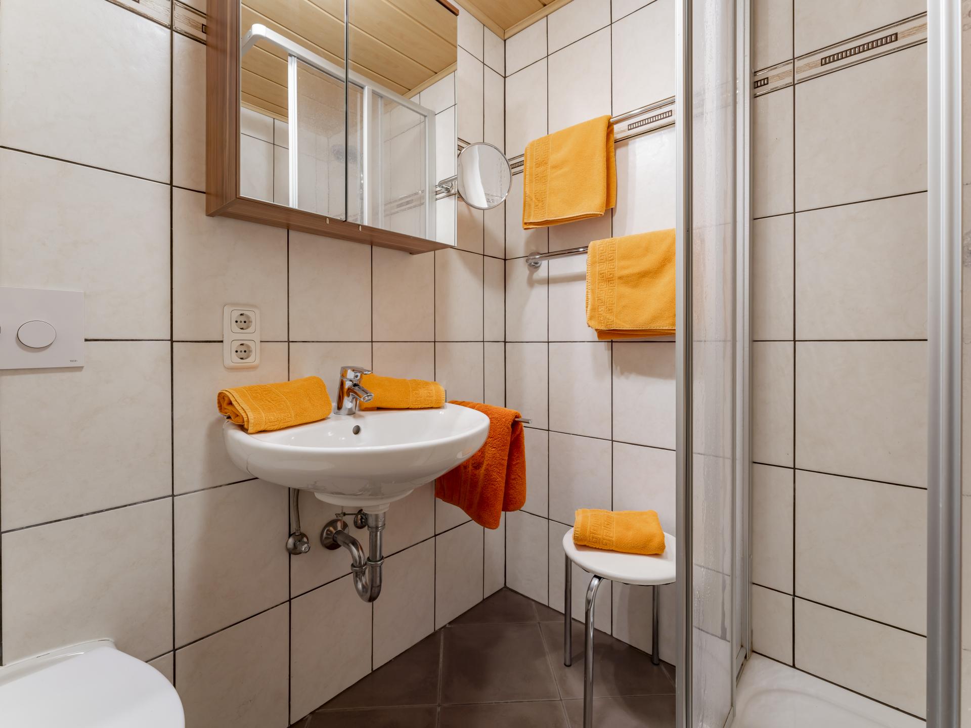 Op 1,5 km van de piste: Rustgevend appartement in Goldegg - foto 12