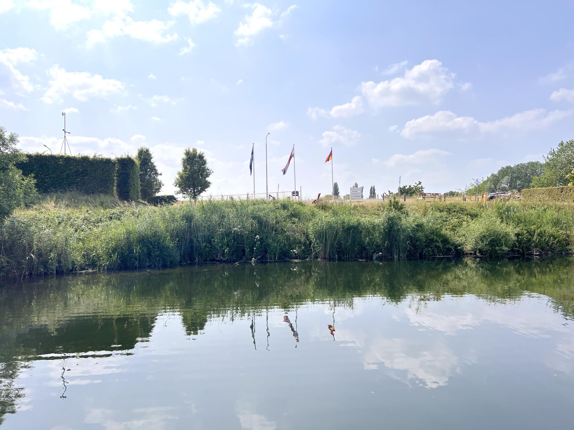 Luxe huisboot voor 2 personen aan idyllische haven in Maasbommel - foto 8