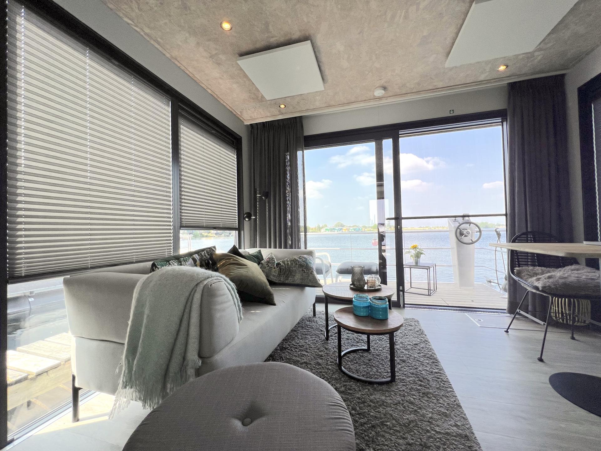 Luxe huisboot voor 2 personen aan idyllische haven in Maasbommel - foto 15