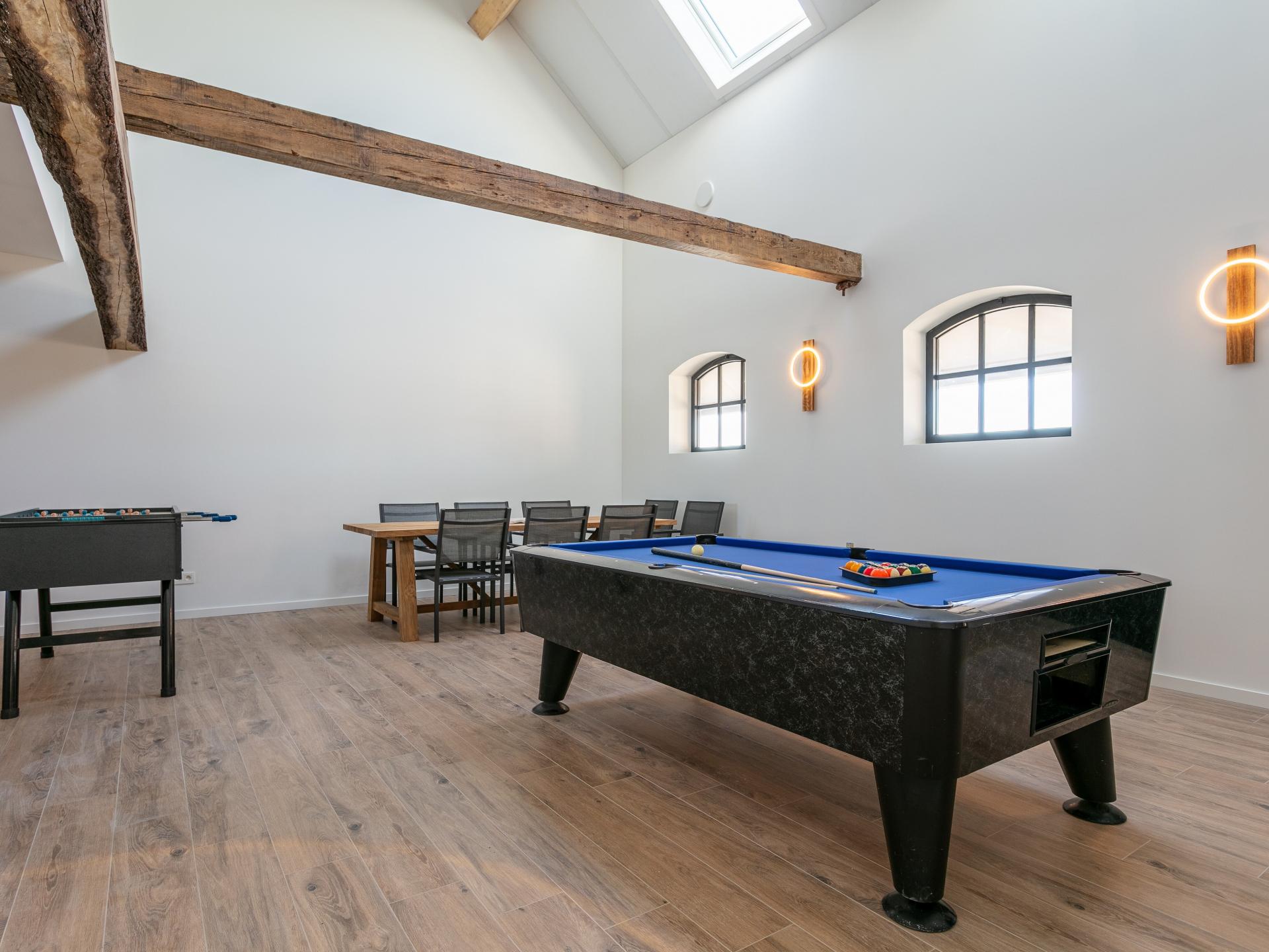 Gerenoveerde Kempische hoeve met privé binnenzwembad voor 20 personen - foto 47