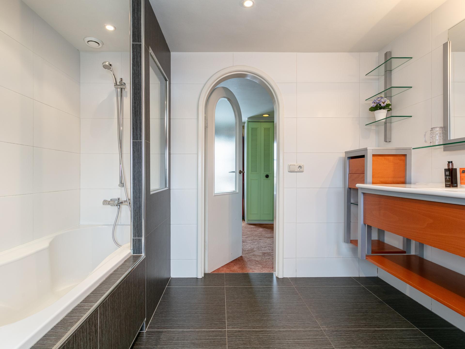 Luxe villa met zwembad, whirlpool en uitzicht op molen in Moergestel - foto 25