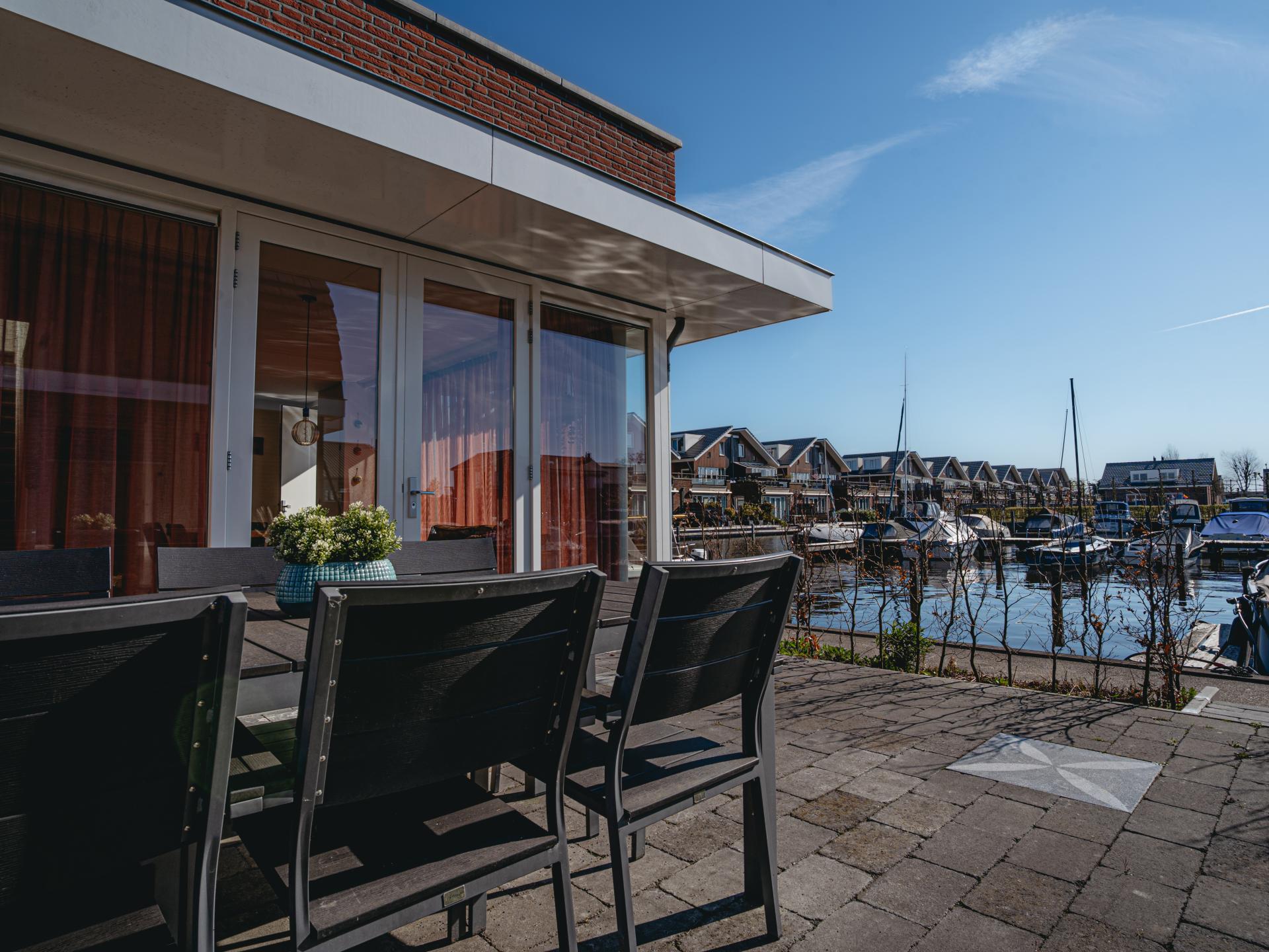 Luxe watervilla Uitgeest: 2 badkamers, dakterras & direct aan het water - foto 22