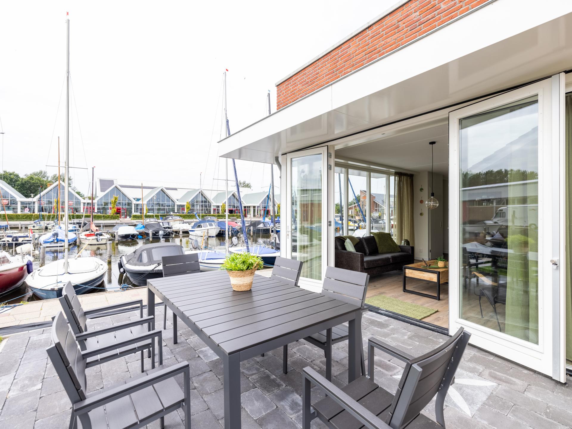 Luxe watervilla Uitgeest: 2 badkamers, dakterras & direct aan het water - foto 2