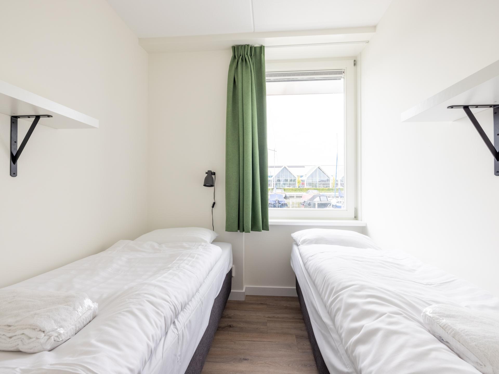 Luxe watervilla Uitgeest: 2 badkamers, dakterras & direct aan het water - foto 12