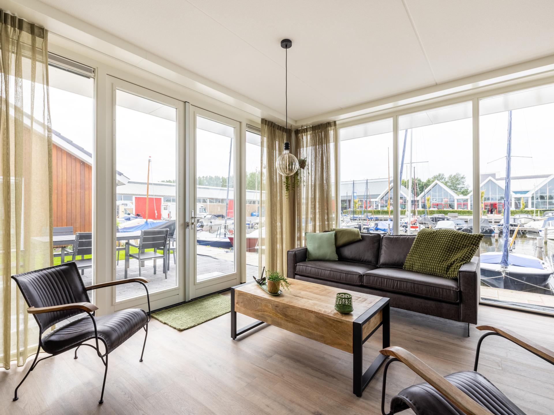 Luxe watervilla Uitgeest: 2 badkamers, dakterras & direct aan het water - foto 4