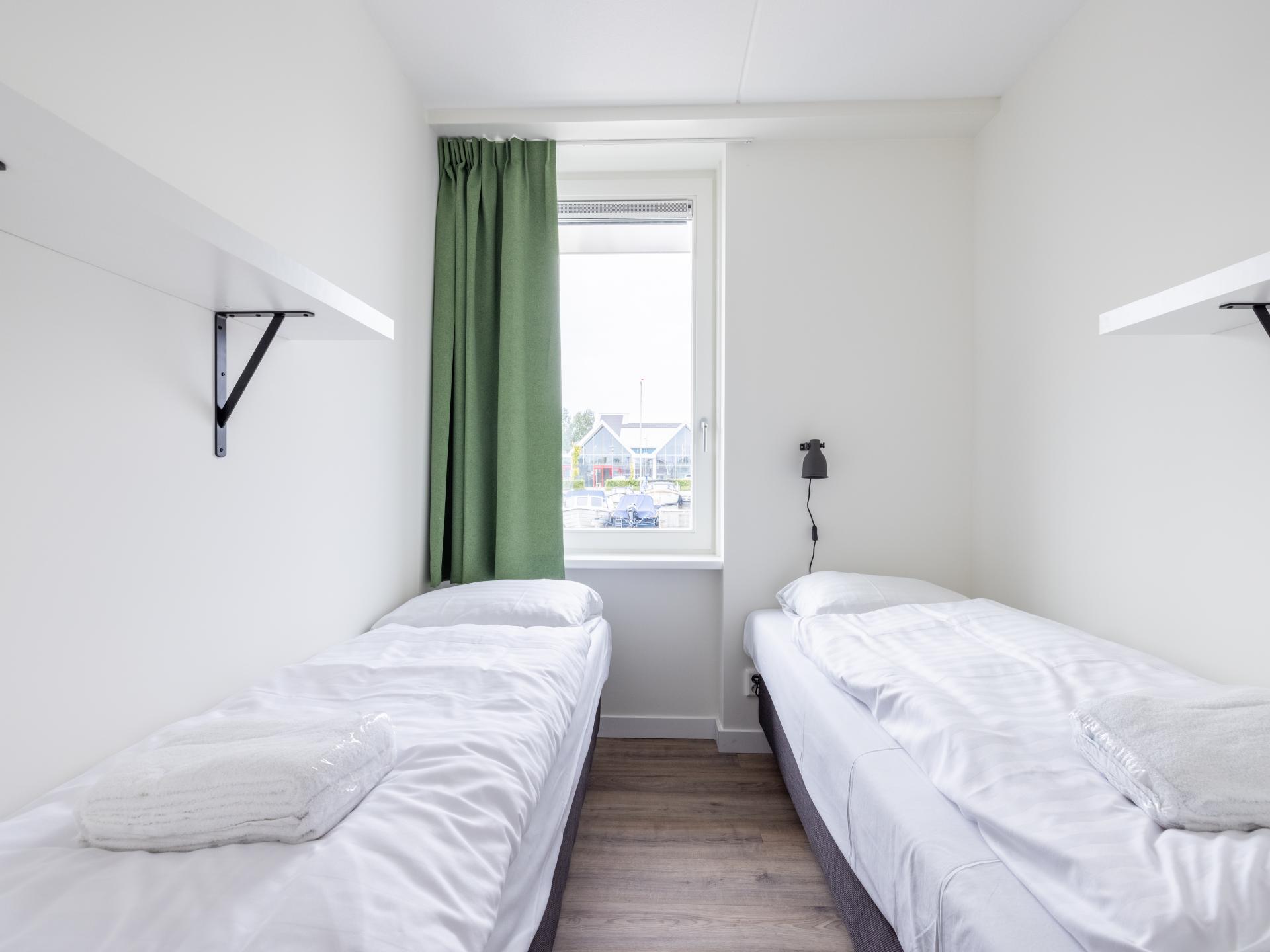 Luxe watervilla Uitgeest: 2 badkamers, dakterras & direct aan het water - foto 11