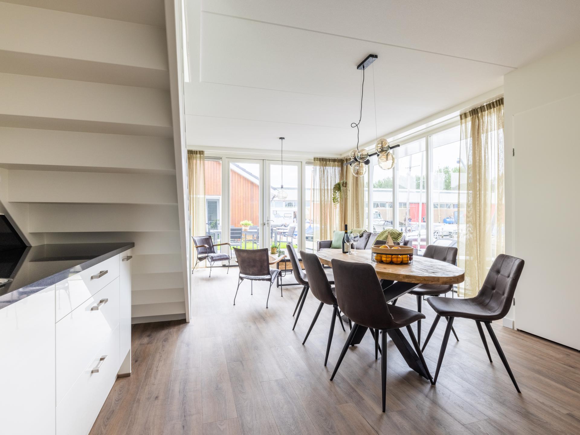 Luxe watervilla Uitgeest: 2 badkamers, dakterras & direct aan het water - foto 8