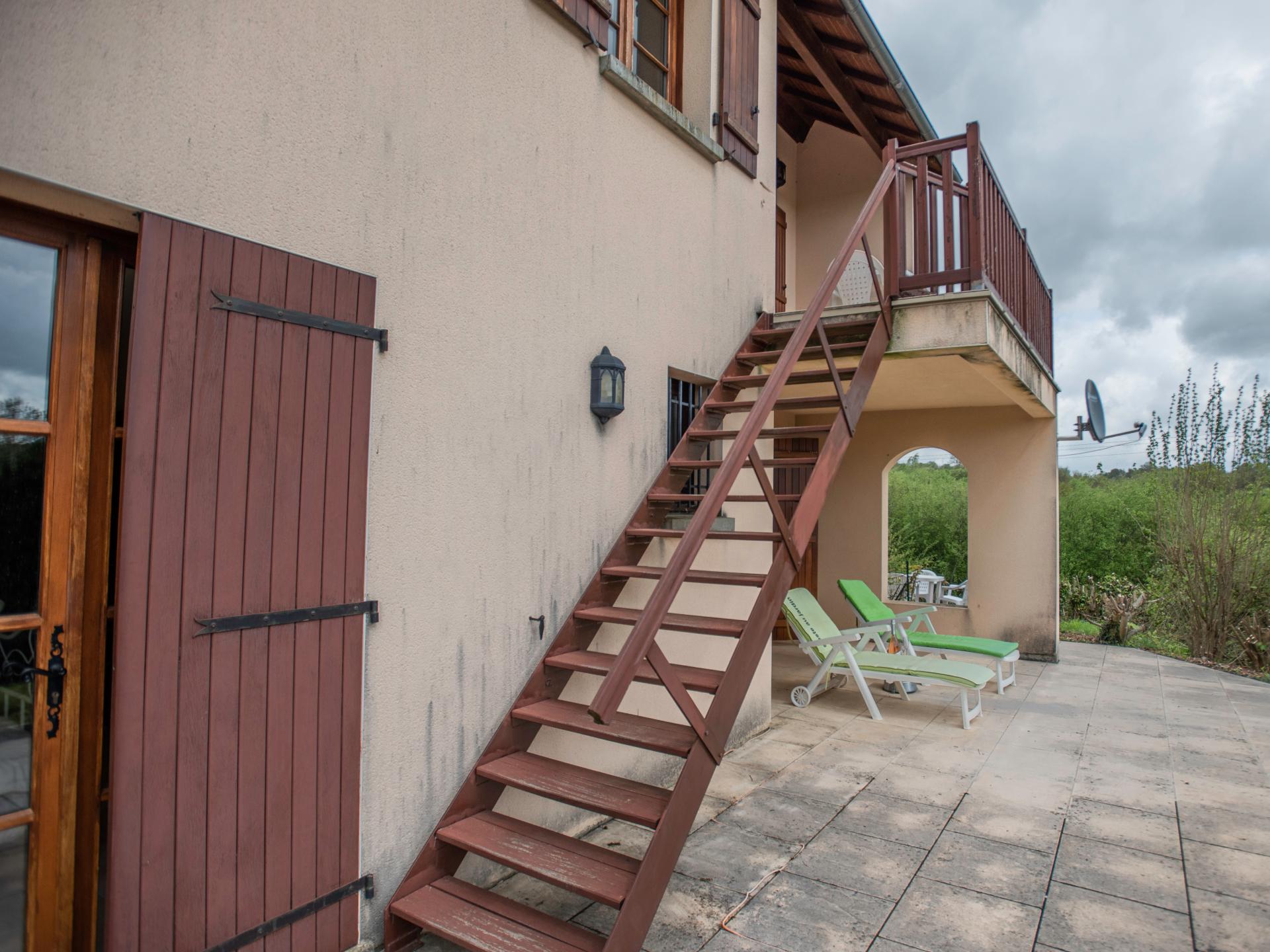 6-persoons vakantiehuis in centrum van Saint-Germain-les-Belles - foto 33