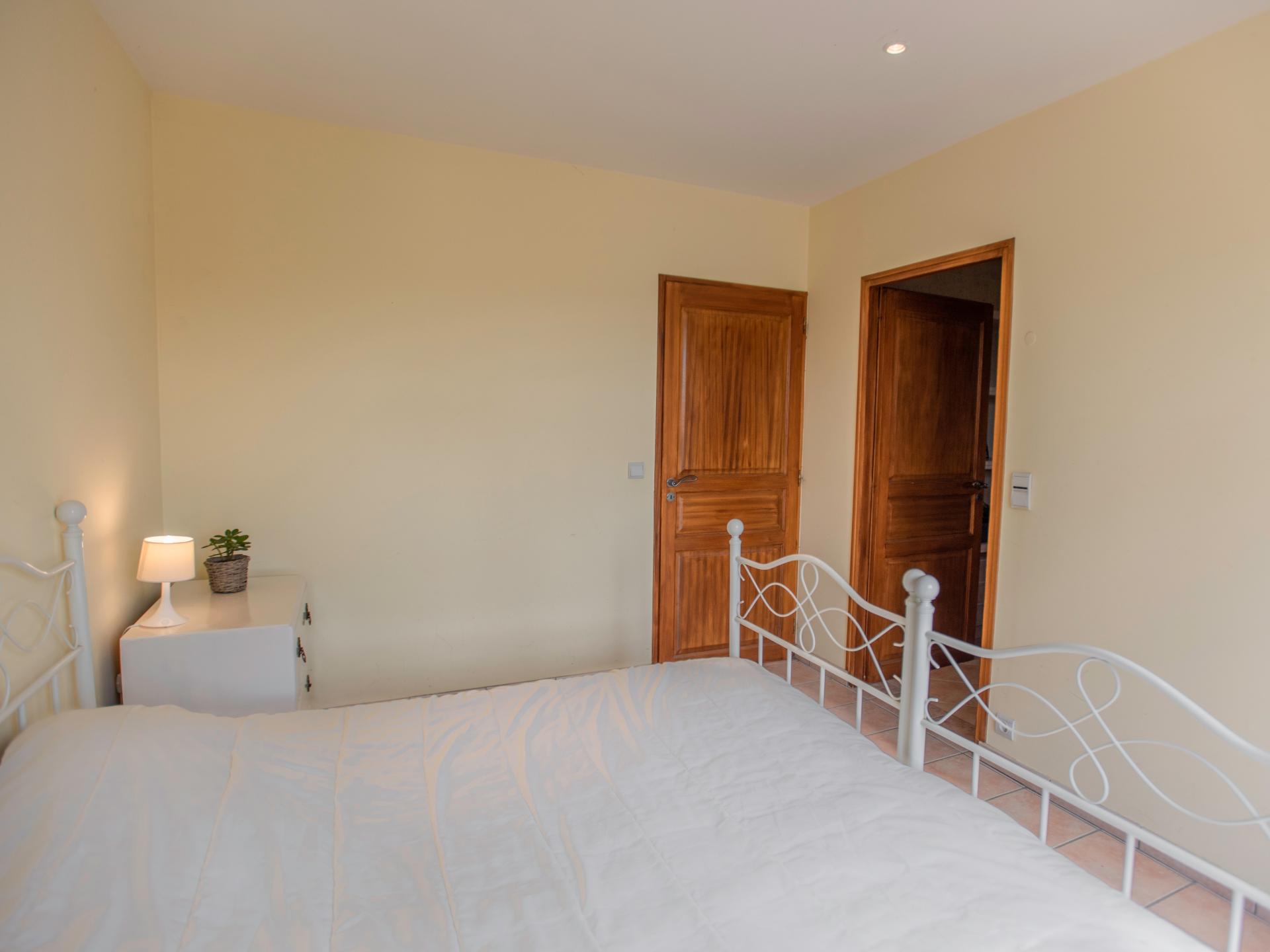 6-persoons vakantiehuis in centrum van Saint-Germain-les-Belles - foto 17