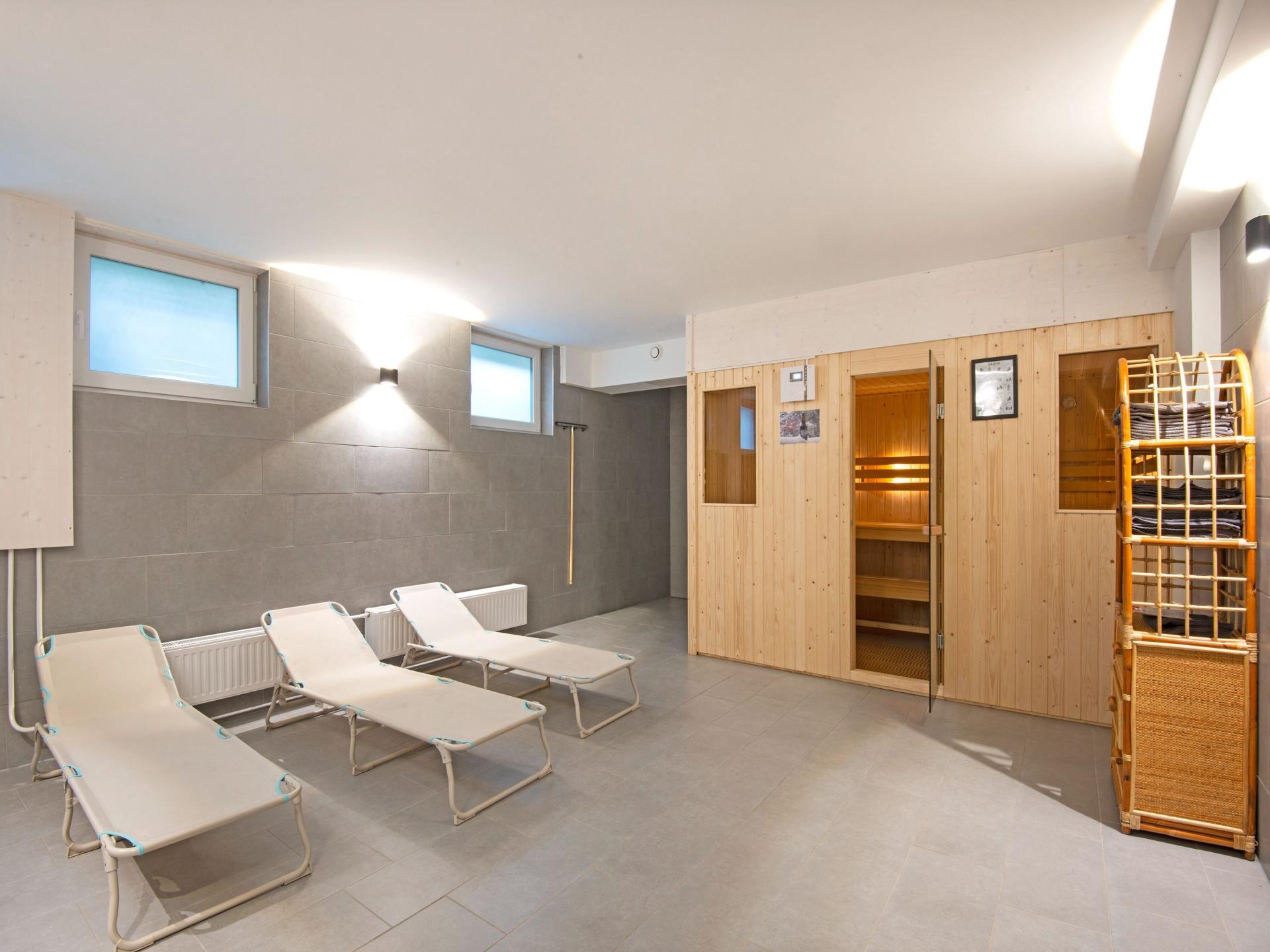 Groots groepshuis voor 26 personen met sauna en bioscoop bij de piste in Pettneu - foto 19