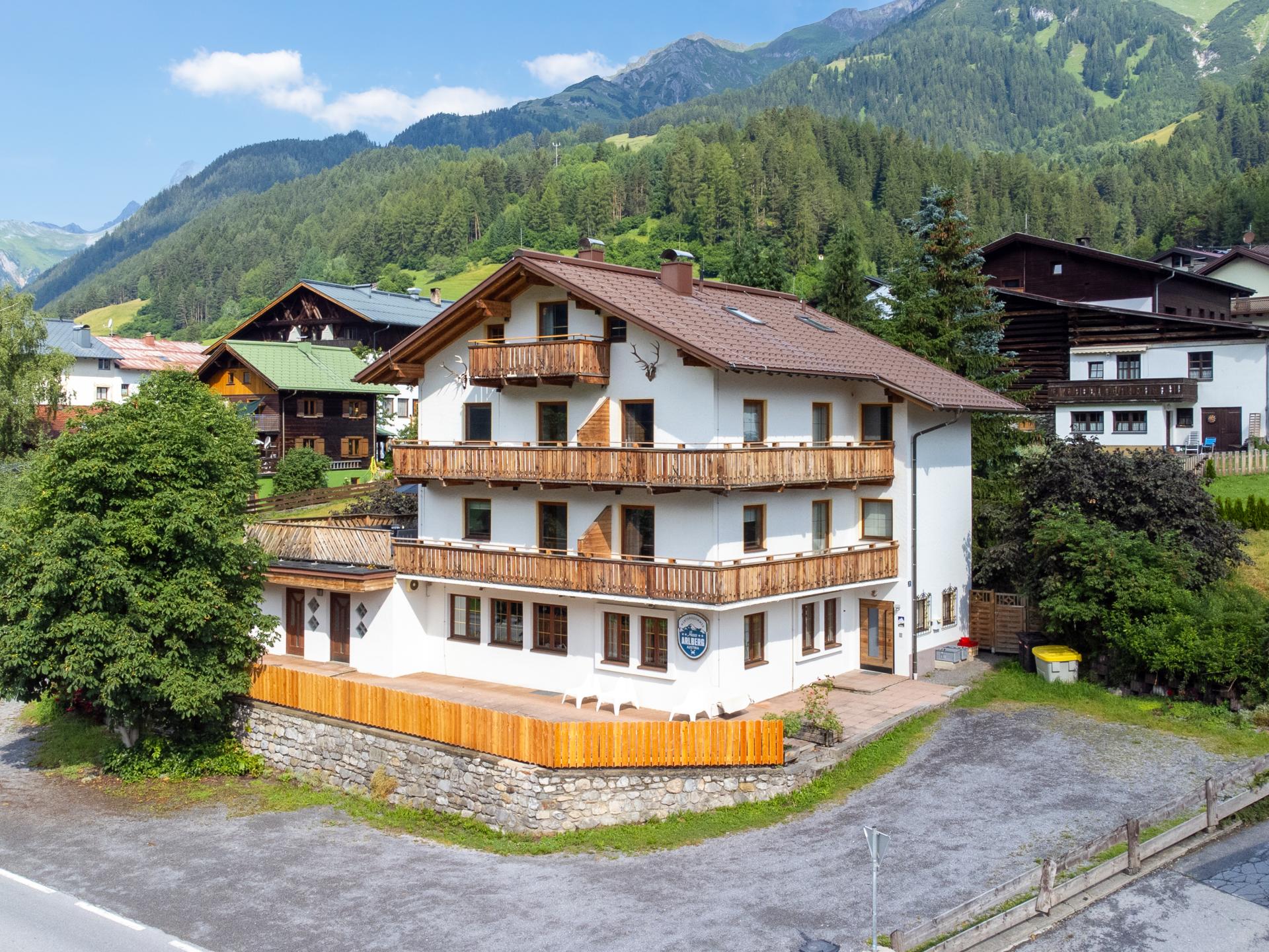 Groots groepshuis voor 26 personen met sauna en bioscoop bij de piste in Pettneu - foto 35