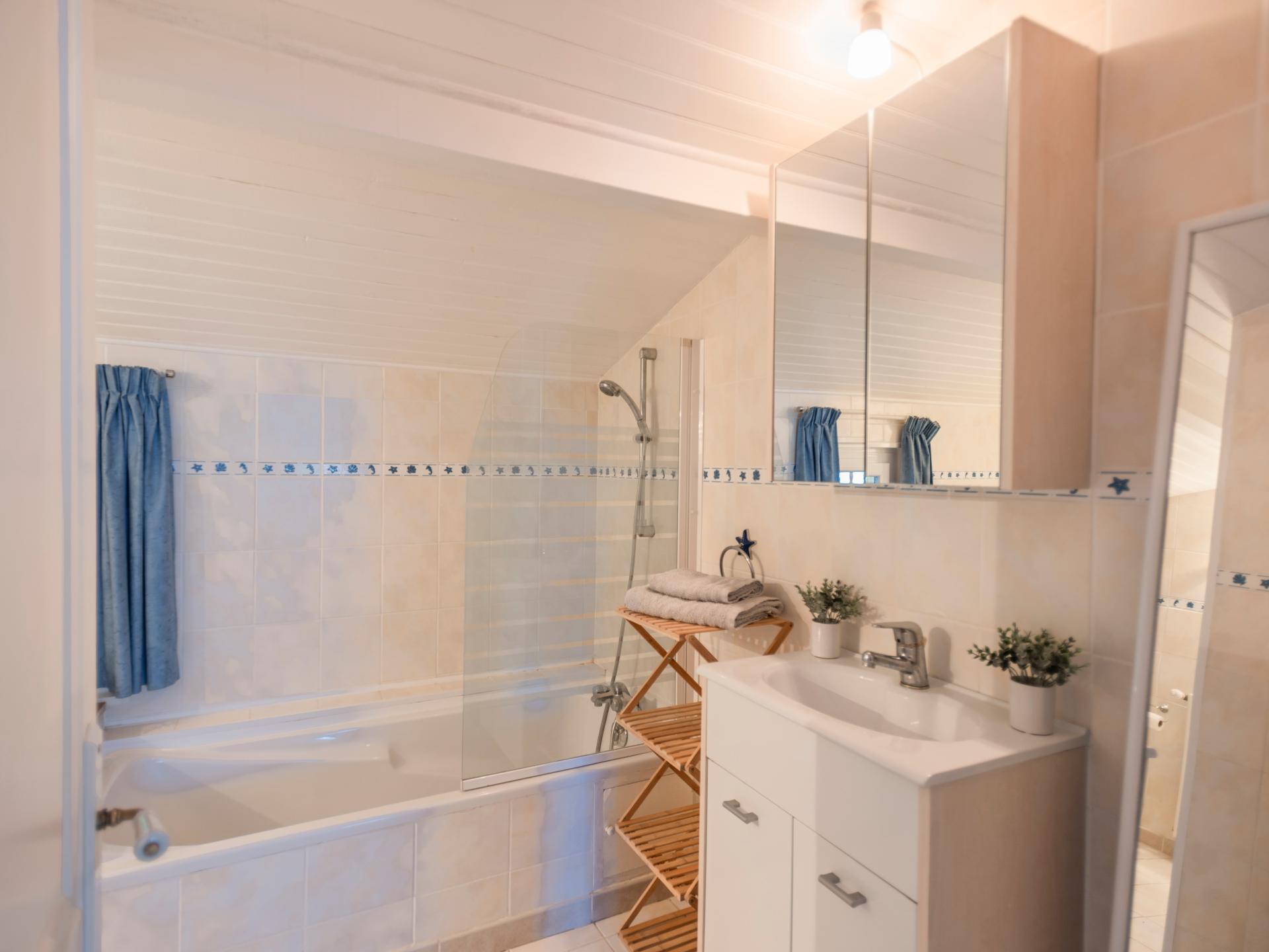 7-persoons modern vakantiehuis met zwembad in Aubeterre sur Dronne - foto 23
