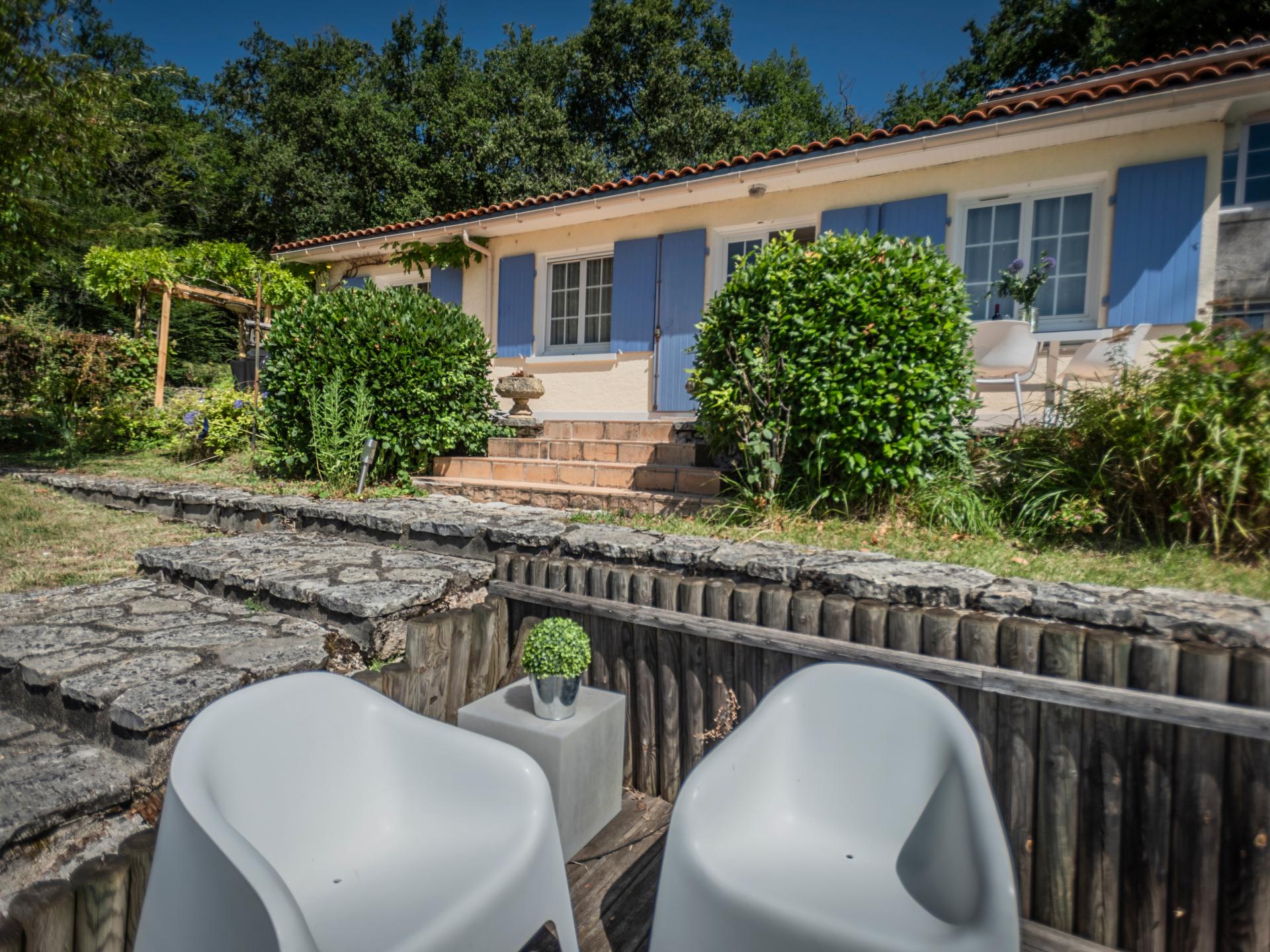 7-persoons modern vakantiehuis met zwembad in Aubeterre sur Dronne - foto 42
