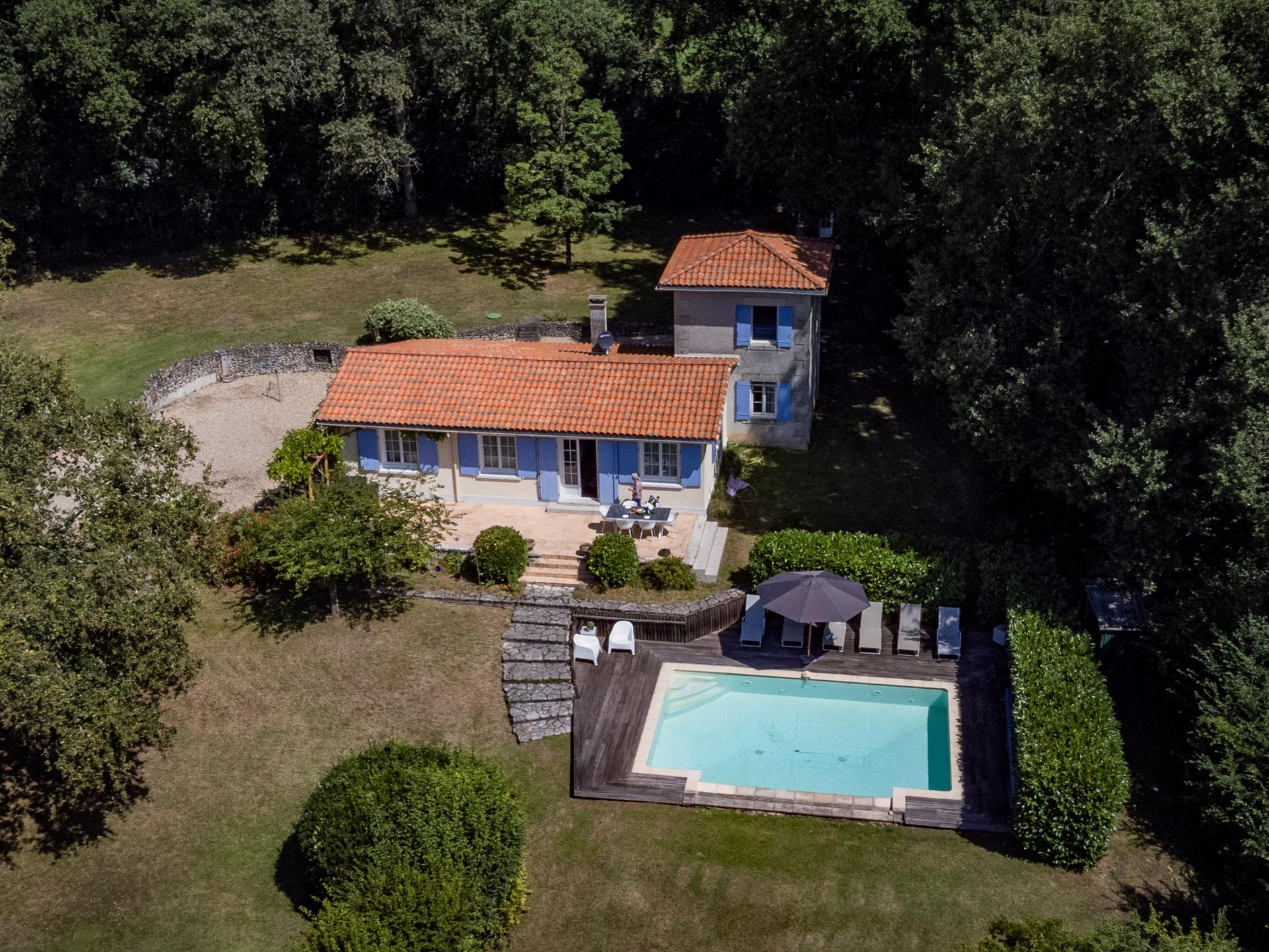 7-persoons modern vakantiehuis met zwembad in Aubeterre sur Dronne - foto 37