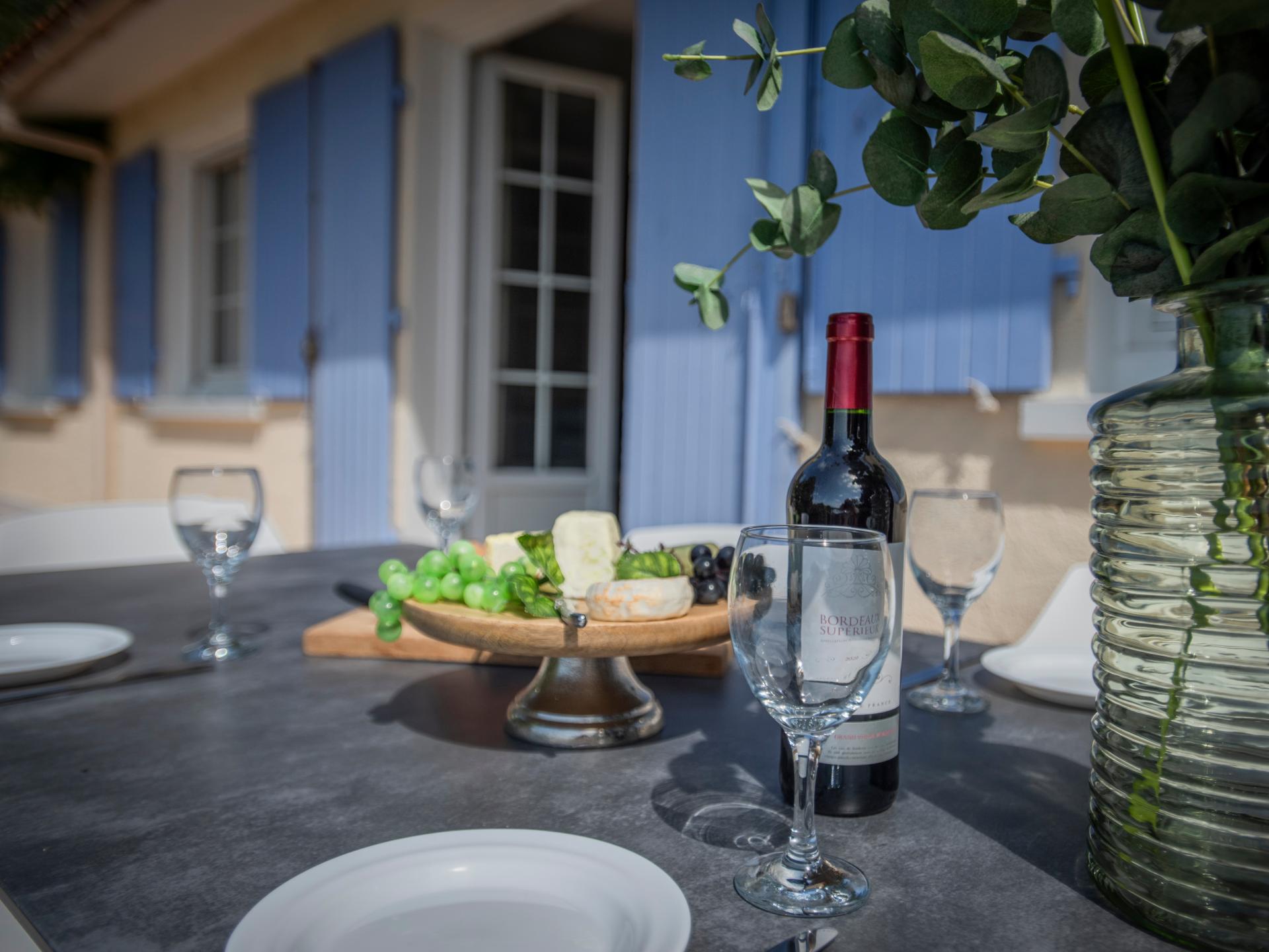 7-persoons modern vakantiehuis met zwembad in Aubeterre sur Dronne - foto 3