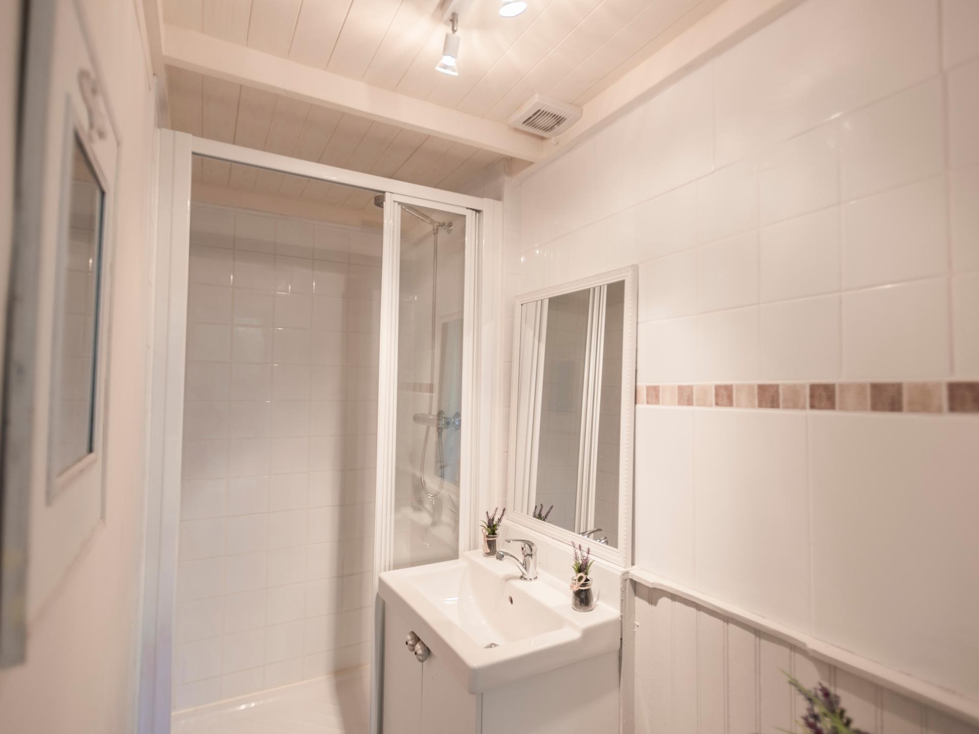 7-persoons modern vakantiehuis met zwembad in Aubeterre sur Dronne - foto 28