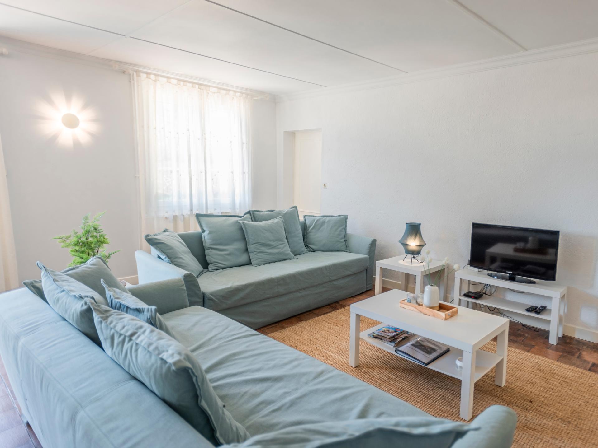 7-persoons modern vakantiehuis met zwembad in Aubeterre sur Dronne - foto 4