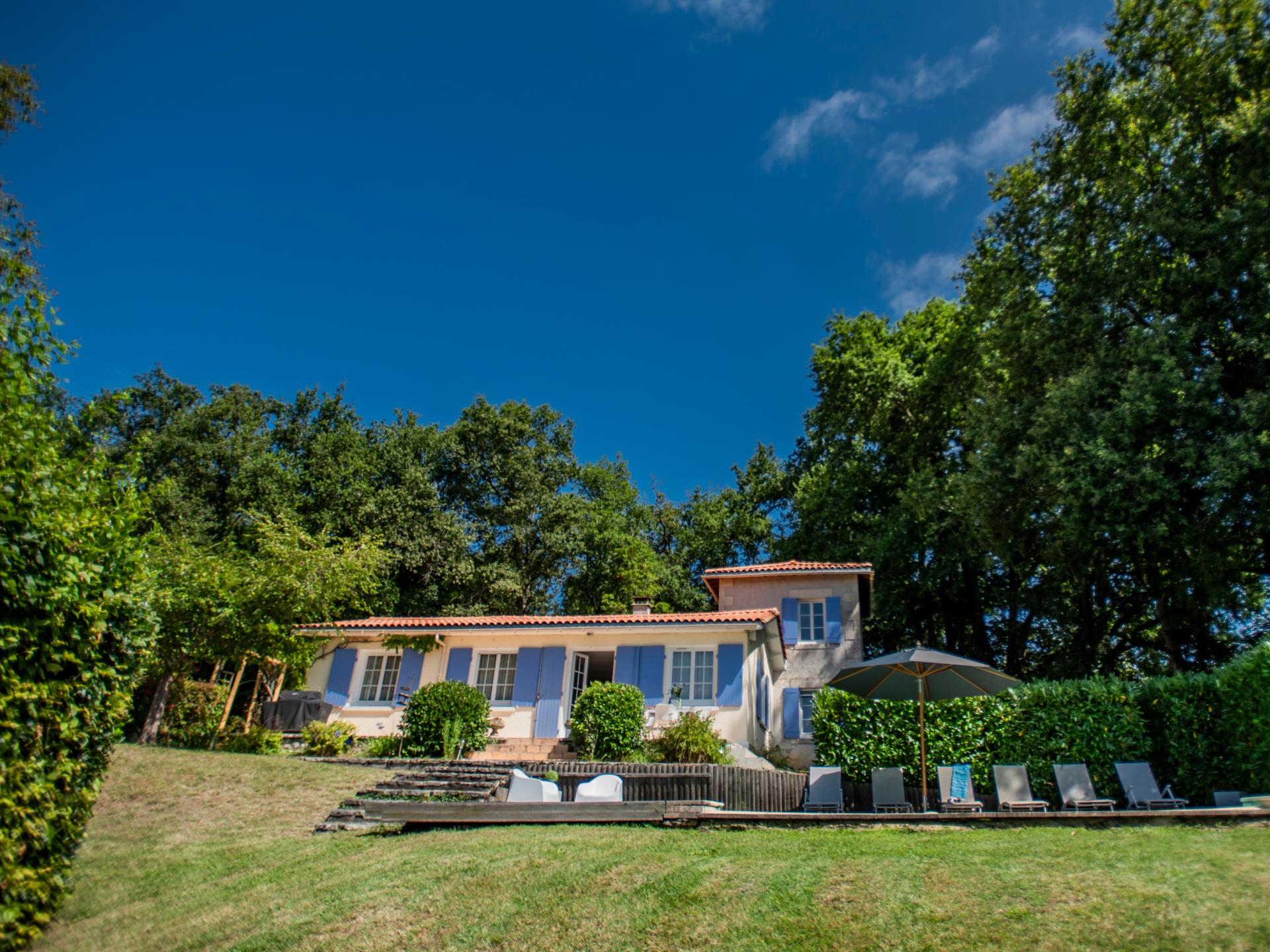 7-persoons modern vakantiehuis met zwembad in Aubeterre sur Dronne - foto 41