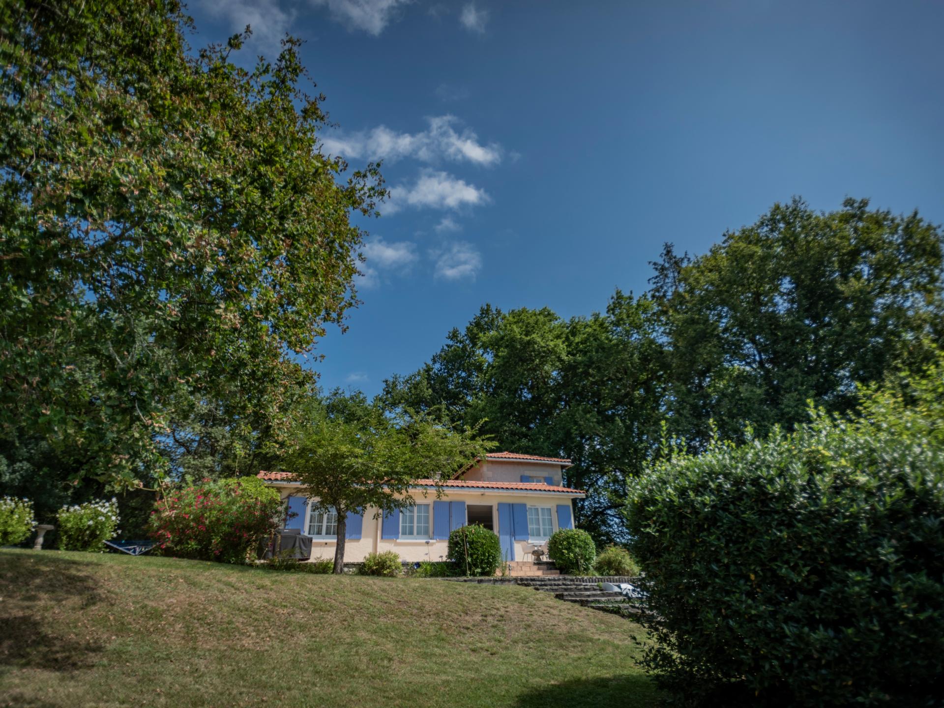7-persoons modern vakantiehuis met zwembad in Aubeterre sur Dronne - foto 34