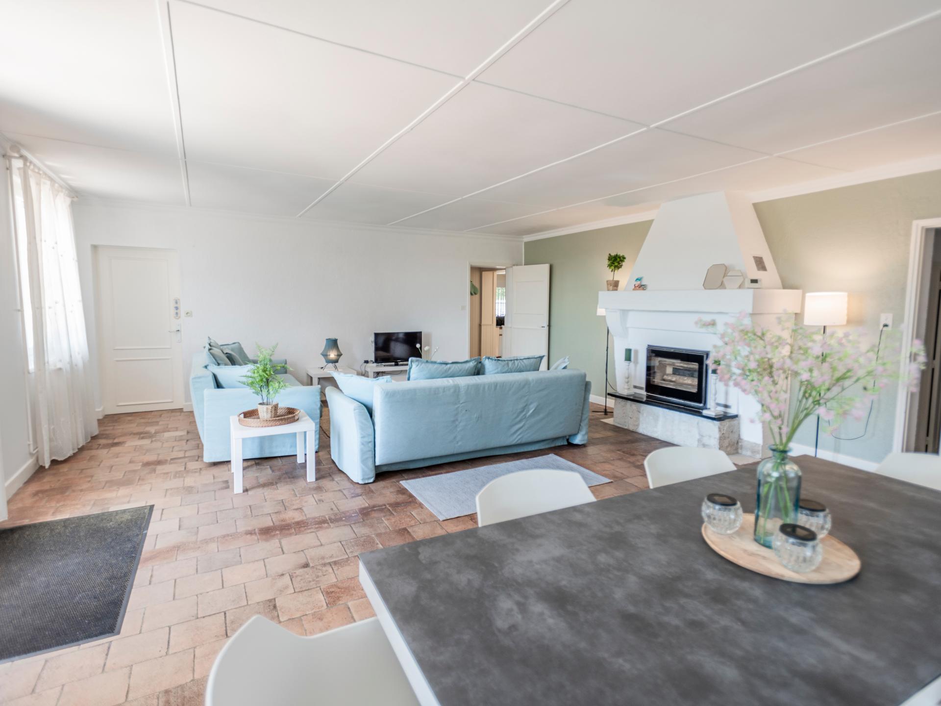 7-persoons modern vakantiehuis met zwembad in Aubeterre sur Dronne - foto 9
