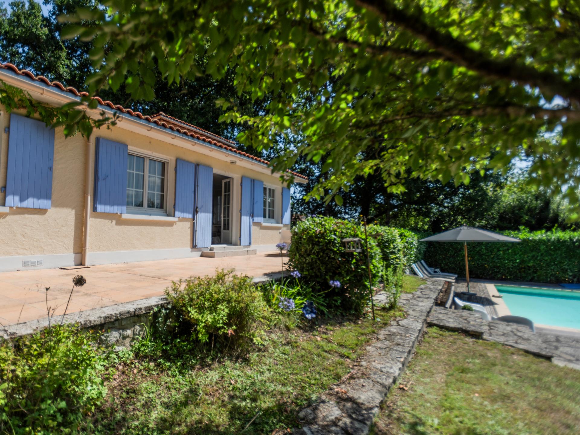7-persoons modern vakantiehuis met zwembad in Aubeterre sur Dronne - foto 33