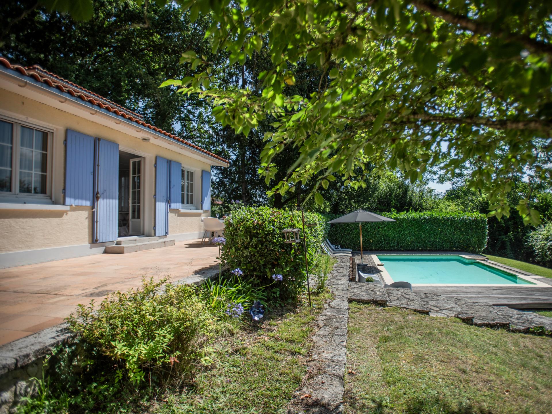 7-persoons modern vakantiehuis met zwembad in Aubeterre sur Dronne - foto 30