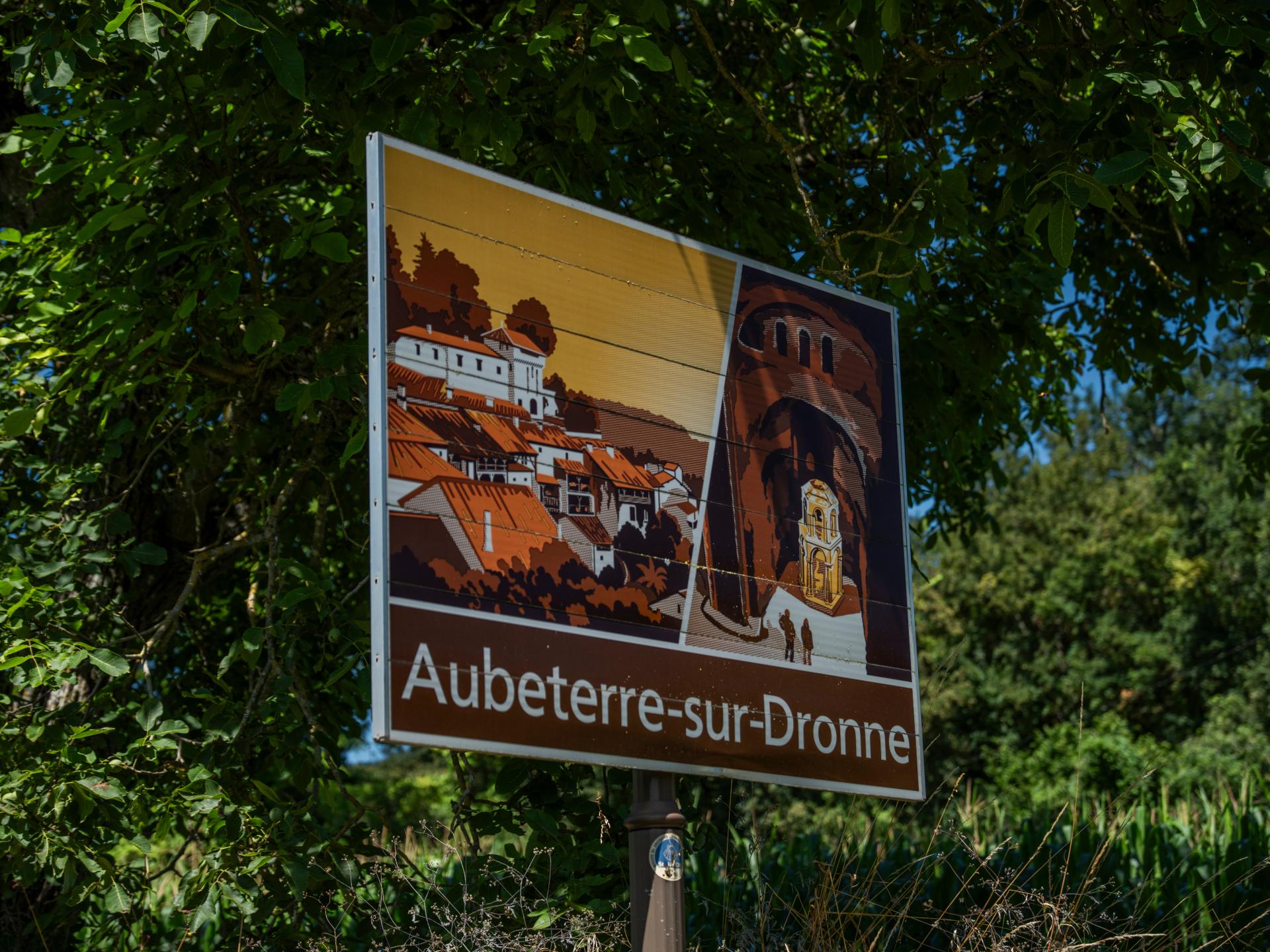 7-persoons modern vakantiehuis met zwembad in Aubeterre sur Dronne - foto 48