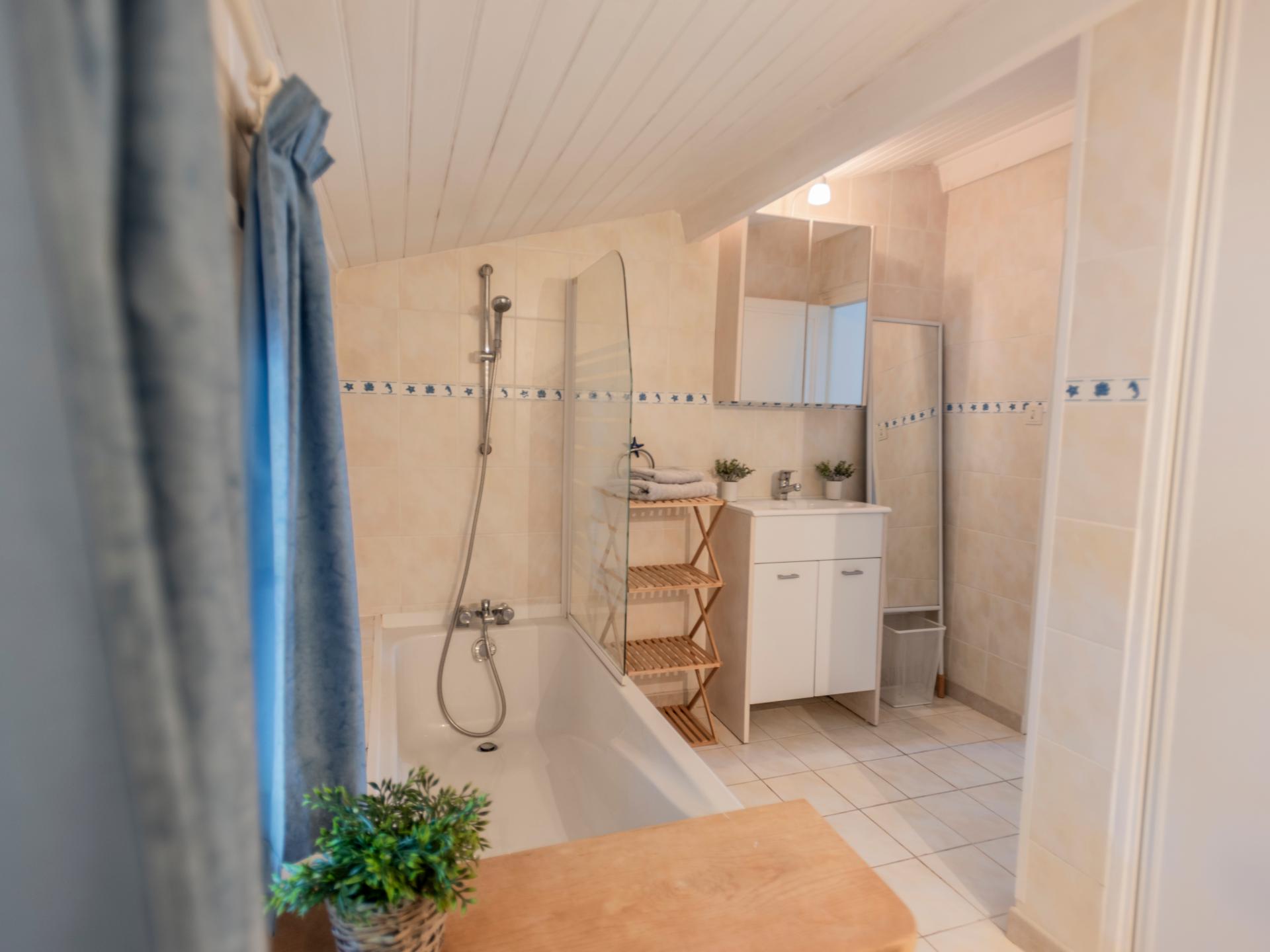 7-persoons modern vakantiehuis met zwembad in Aubeterre sur Dronne - foto 24