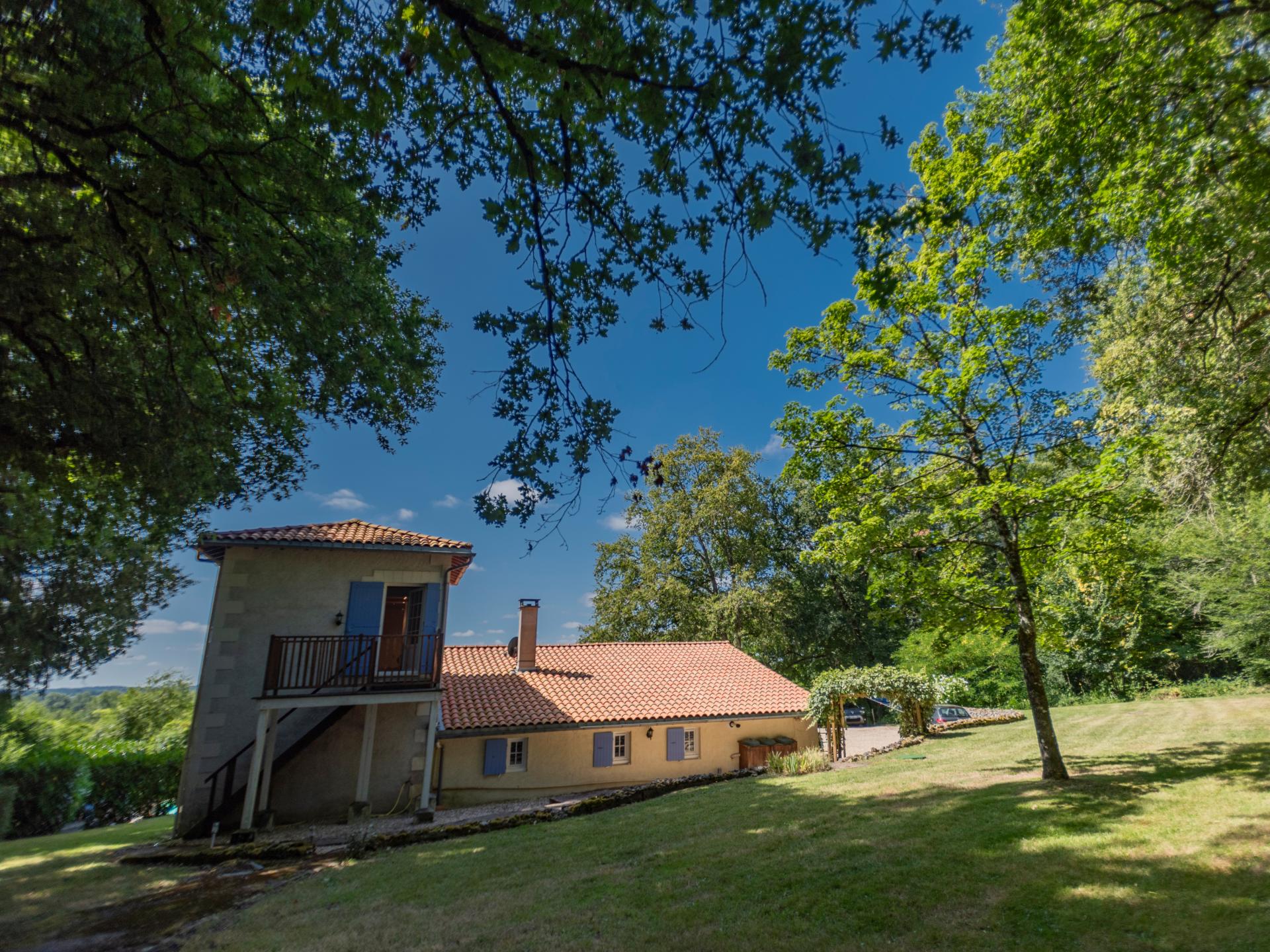 7-persoons modern vakantiehuis met zwembad in Aubeterre sur Dronne - foto 46