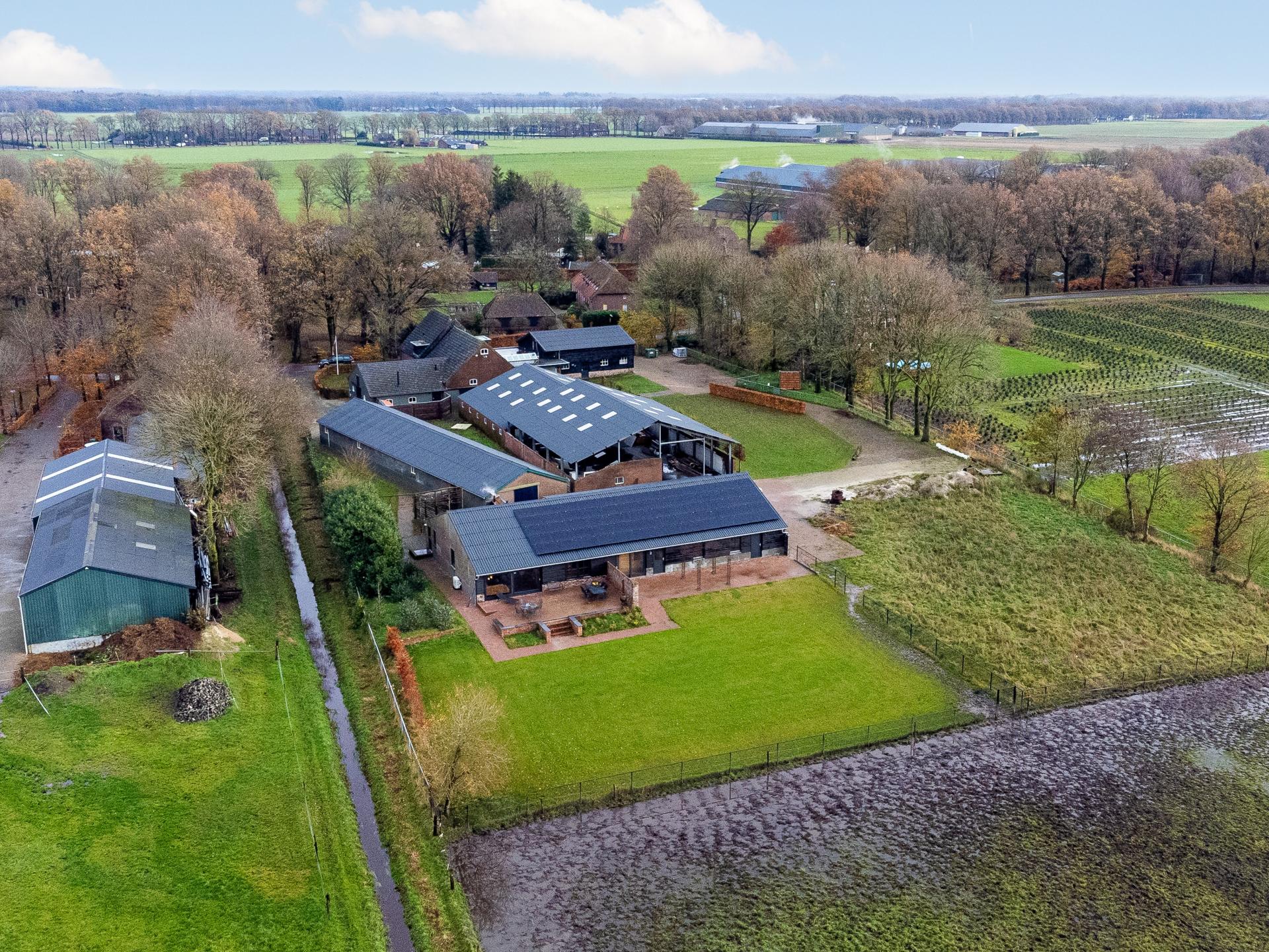Luxe familiehoeve met paardenstal in Brabants landschap, 12 pers - foto 48