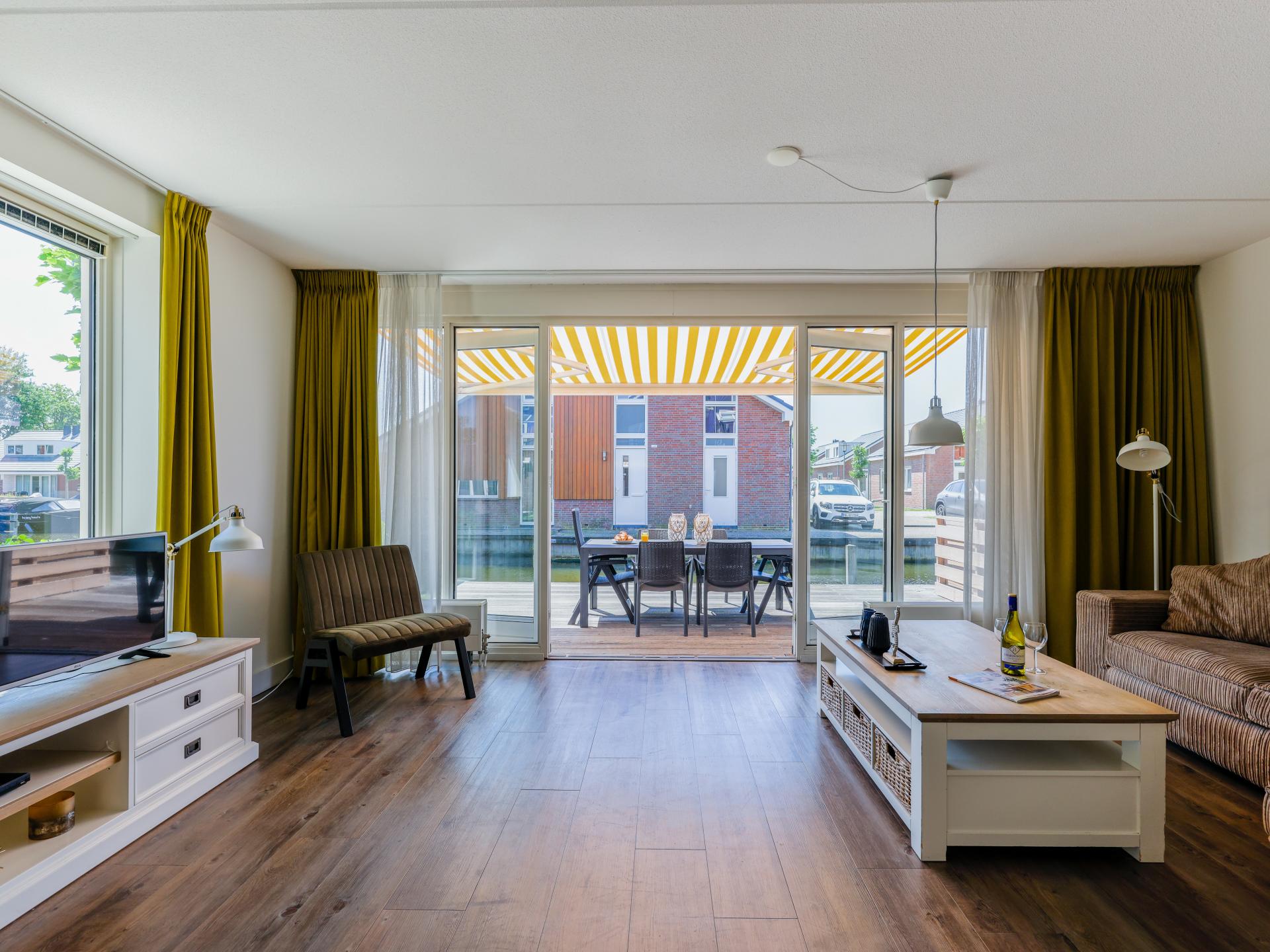 Ruim 12-persoons appartement met privé aanlegsteiger aan het Uitgeestermeer - foto 4
