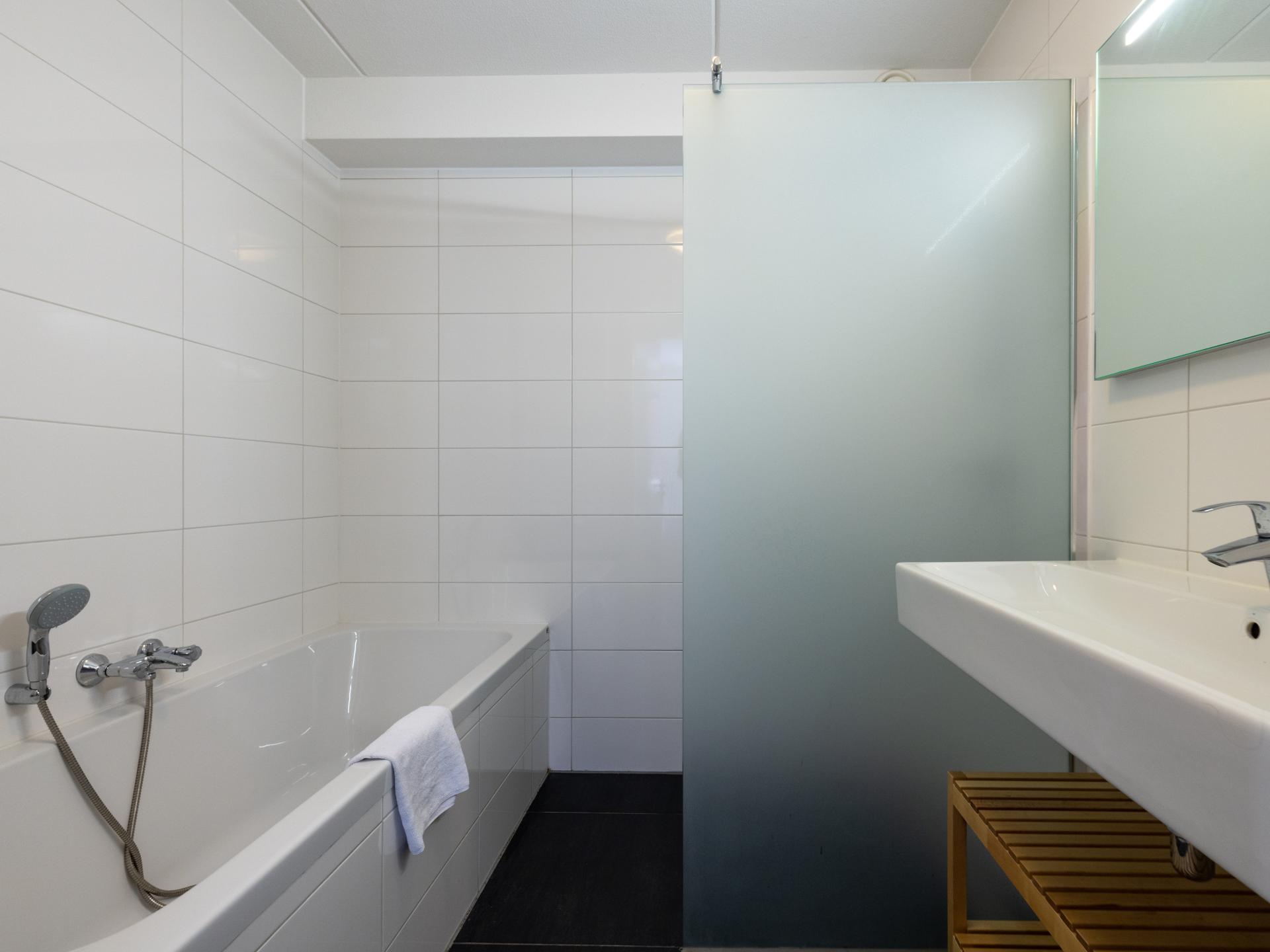 Ruim 12-persoons appartement met privé aanlegsteiger aan het Uitgeestermeer - foto 9
