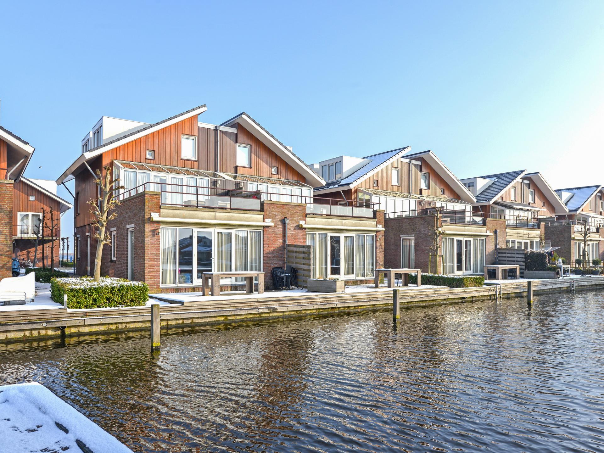 Ruim 12-persoons appartement met privé aanlegsteiger aan het Uitgeestermeer - foto 20
