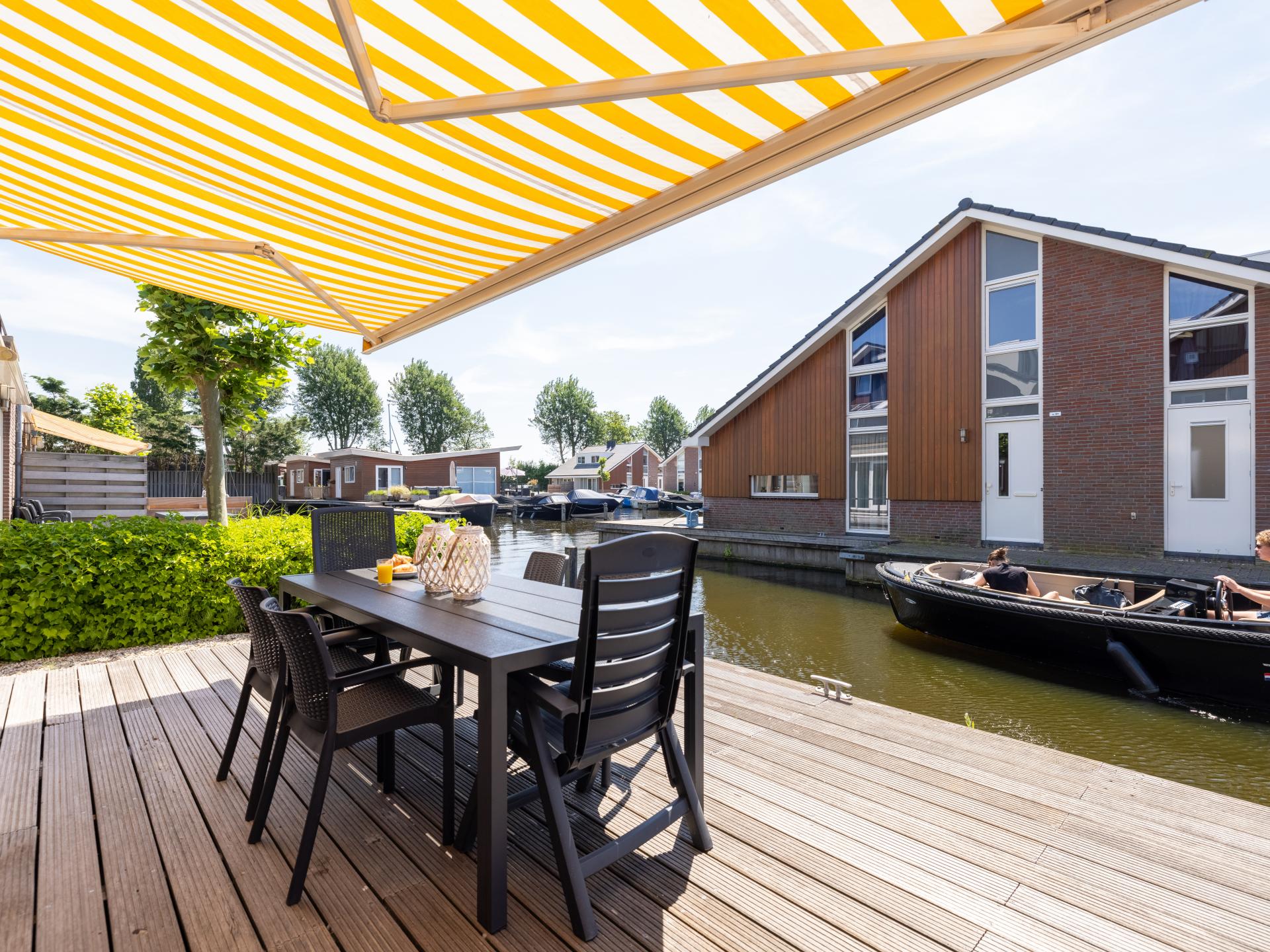 Ruim 12-persoons appartement met privé aanlegsteiger aan het Uitgeestermeer - foto 17