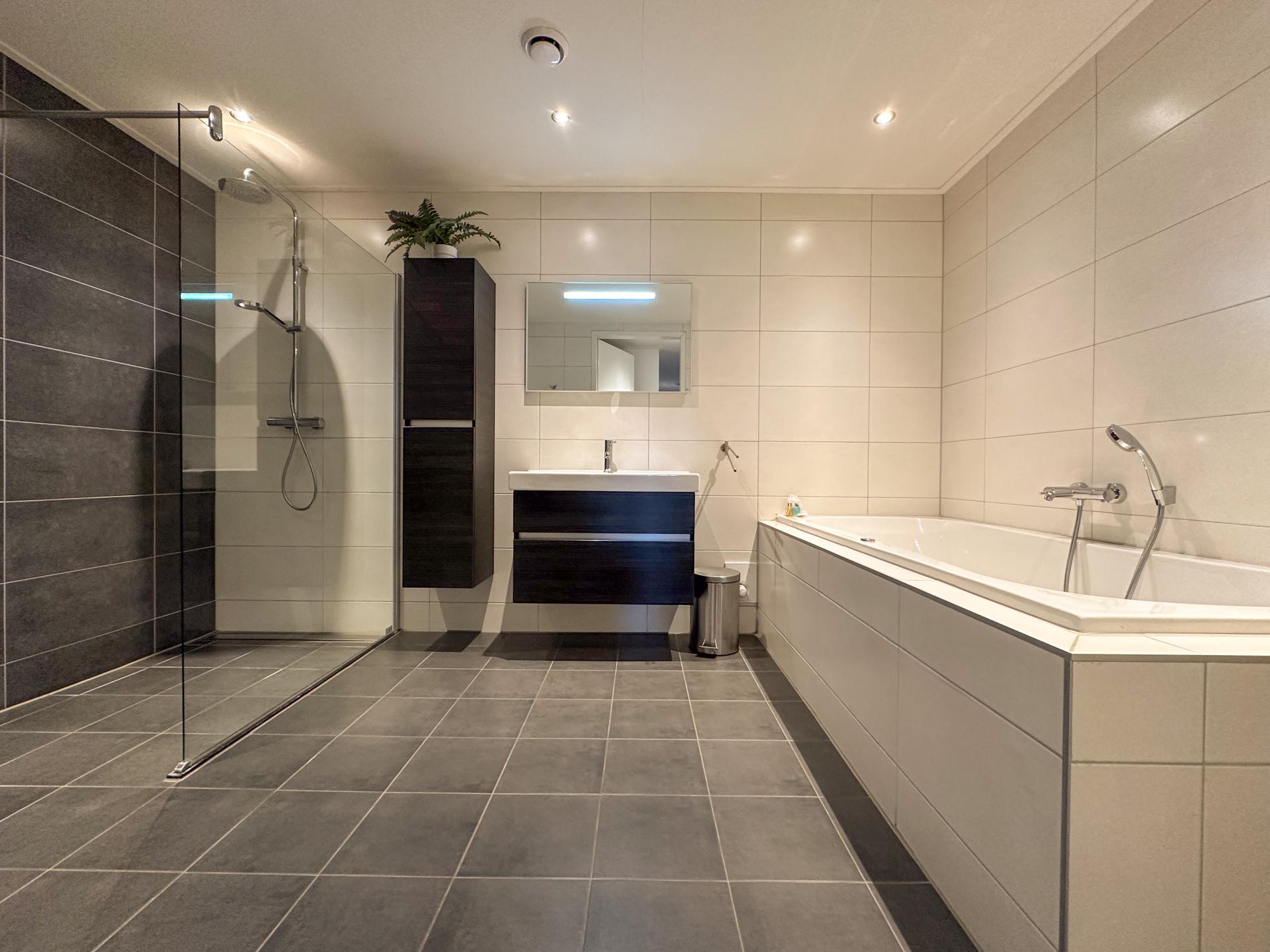 Op 750 m van het strand: ruim luxe appartement in centrum Westerland - foto 15