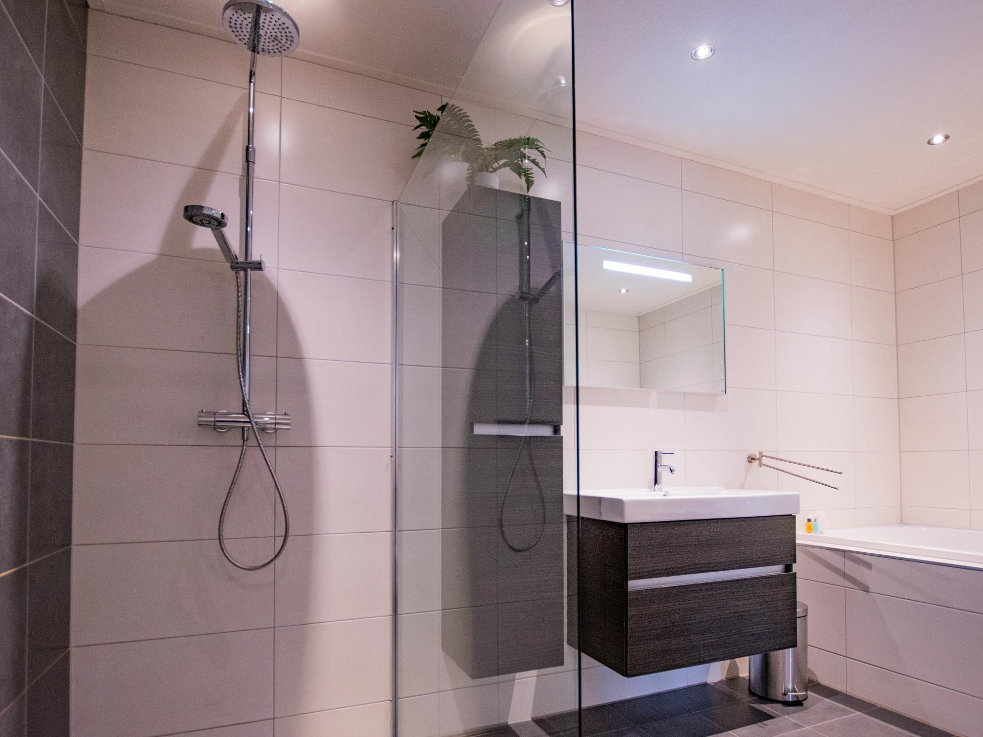 Op 750 m van het strand: ruim luxe appartement in centrum Westerland - foto 18