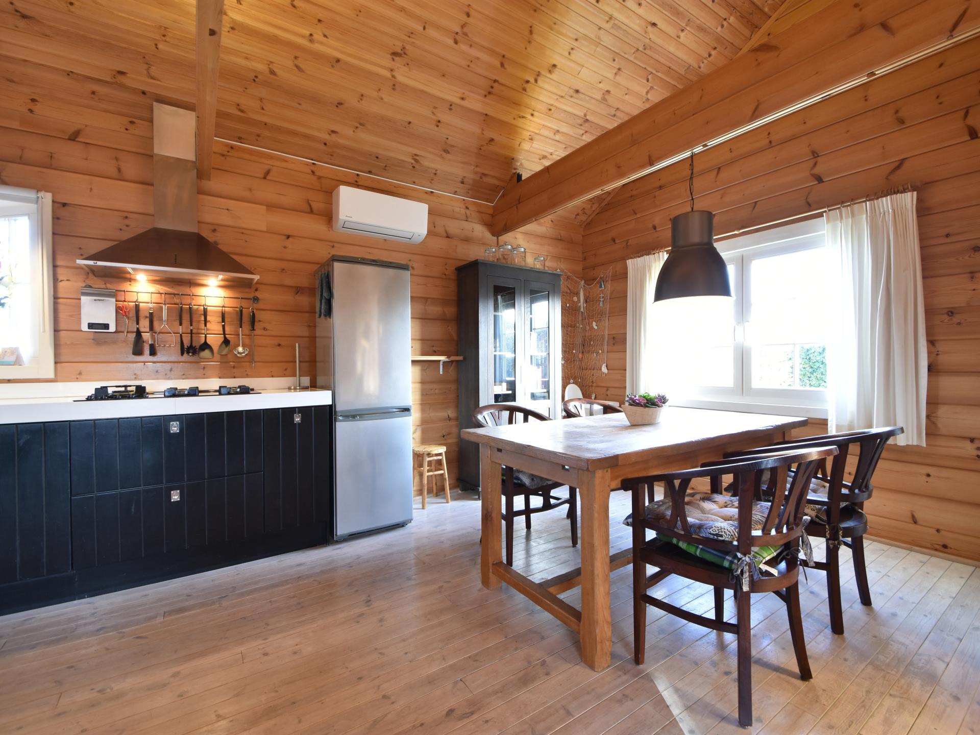 Sfeervol houten chalet aan de Oosterschelde op Tholen - foto 13