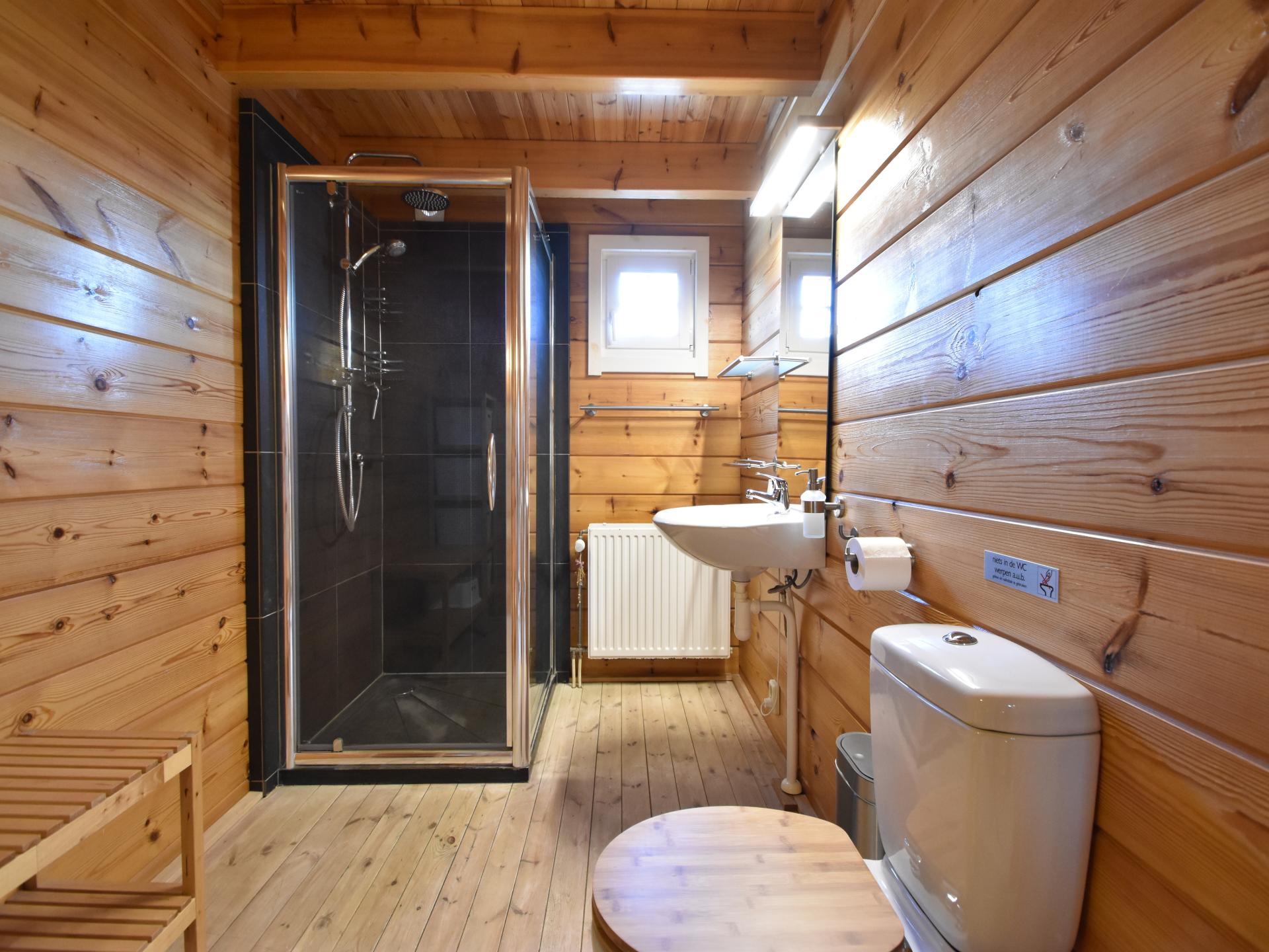 Sfeervol houten chalet aan de Oosterschelde op Tholen - foto 6
